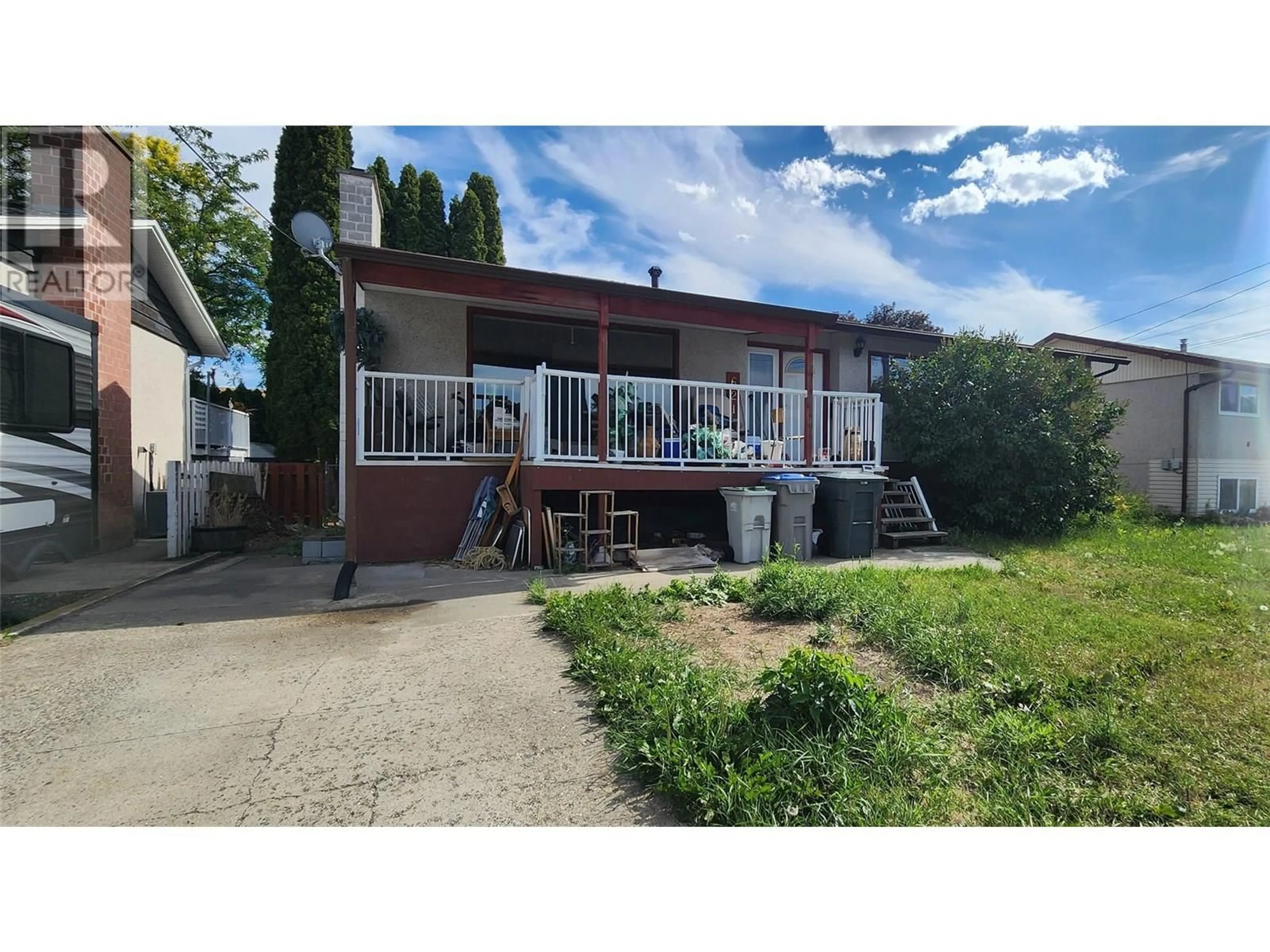 A pic from outside/outdoor area/front of a property/back of a property/a pic from drone, street for 621 CLEARWATER AVENUE, Kamloops British Columbia V2B2A9