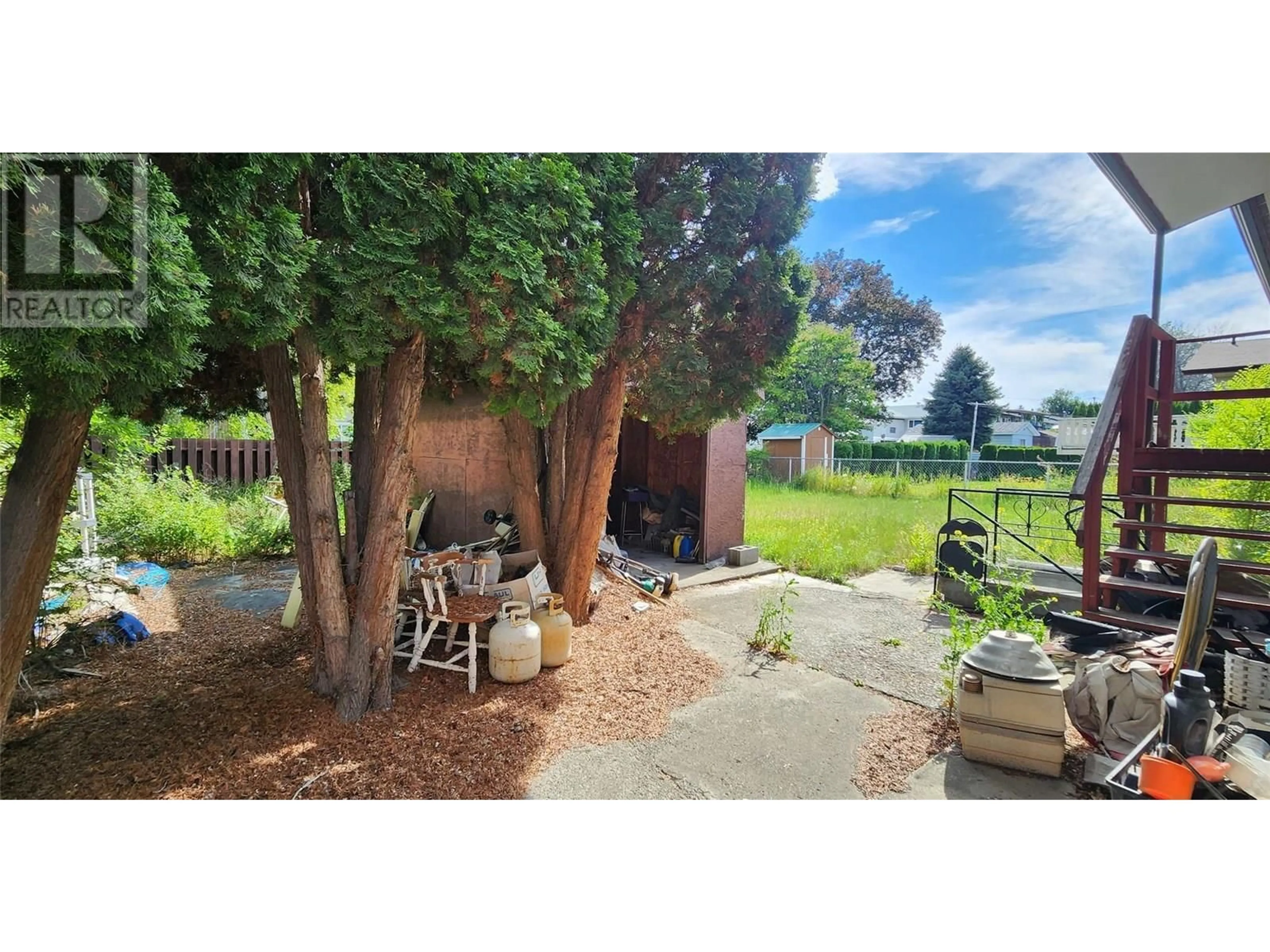 A pic from outside/outdoor area/front of a property/back of a property/a pic from drone, unknown for 621 CLEARWATER AVENUE, Kamloops British Columbia V2B2A9