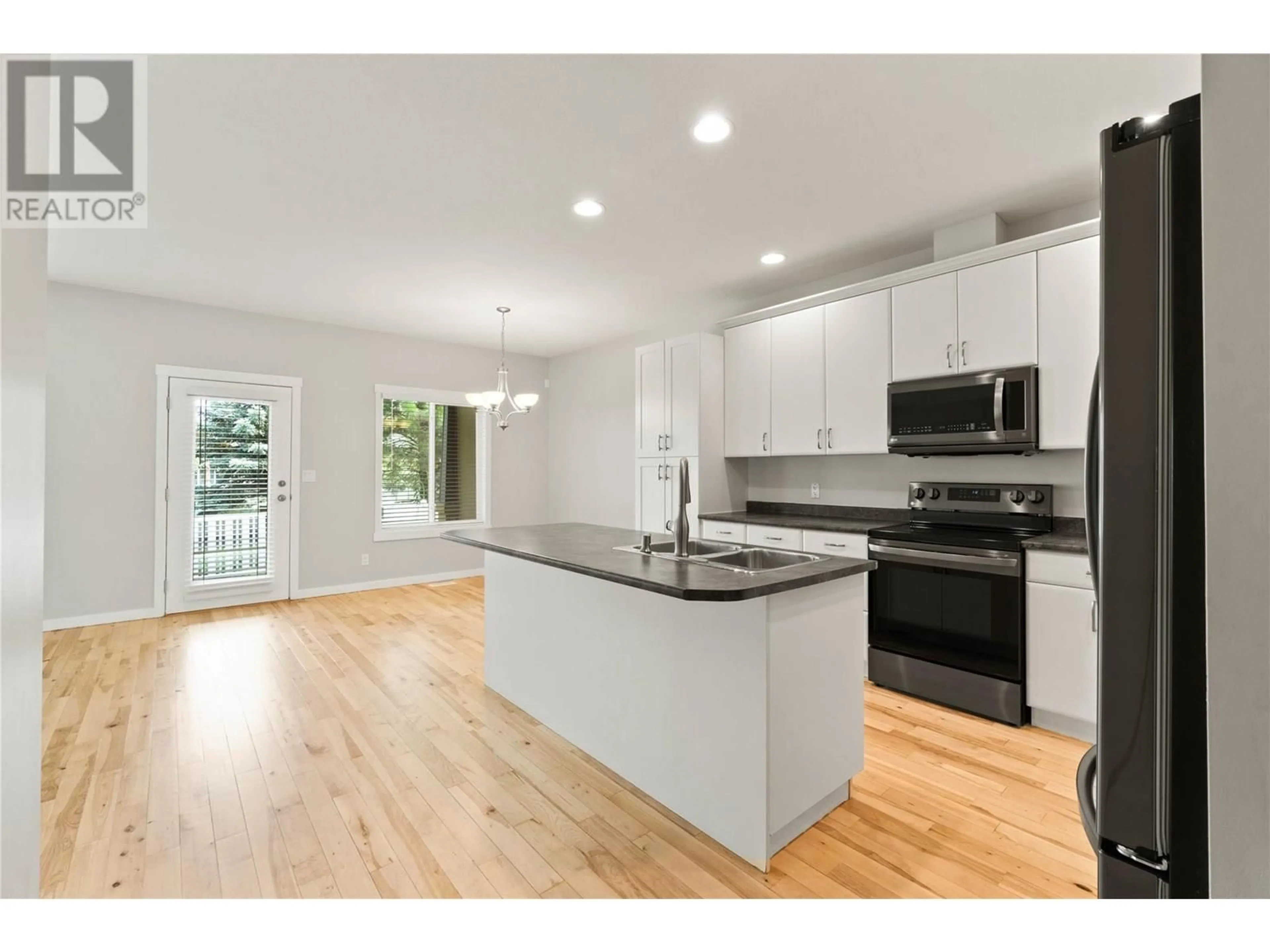 Open concept kitchen, wood/laminate floor for 119 - 2920 VALLEYVIEW DRIVE, Kamloops British Columbia V2C0A8