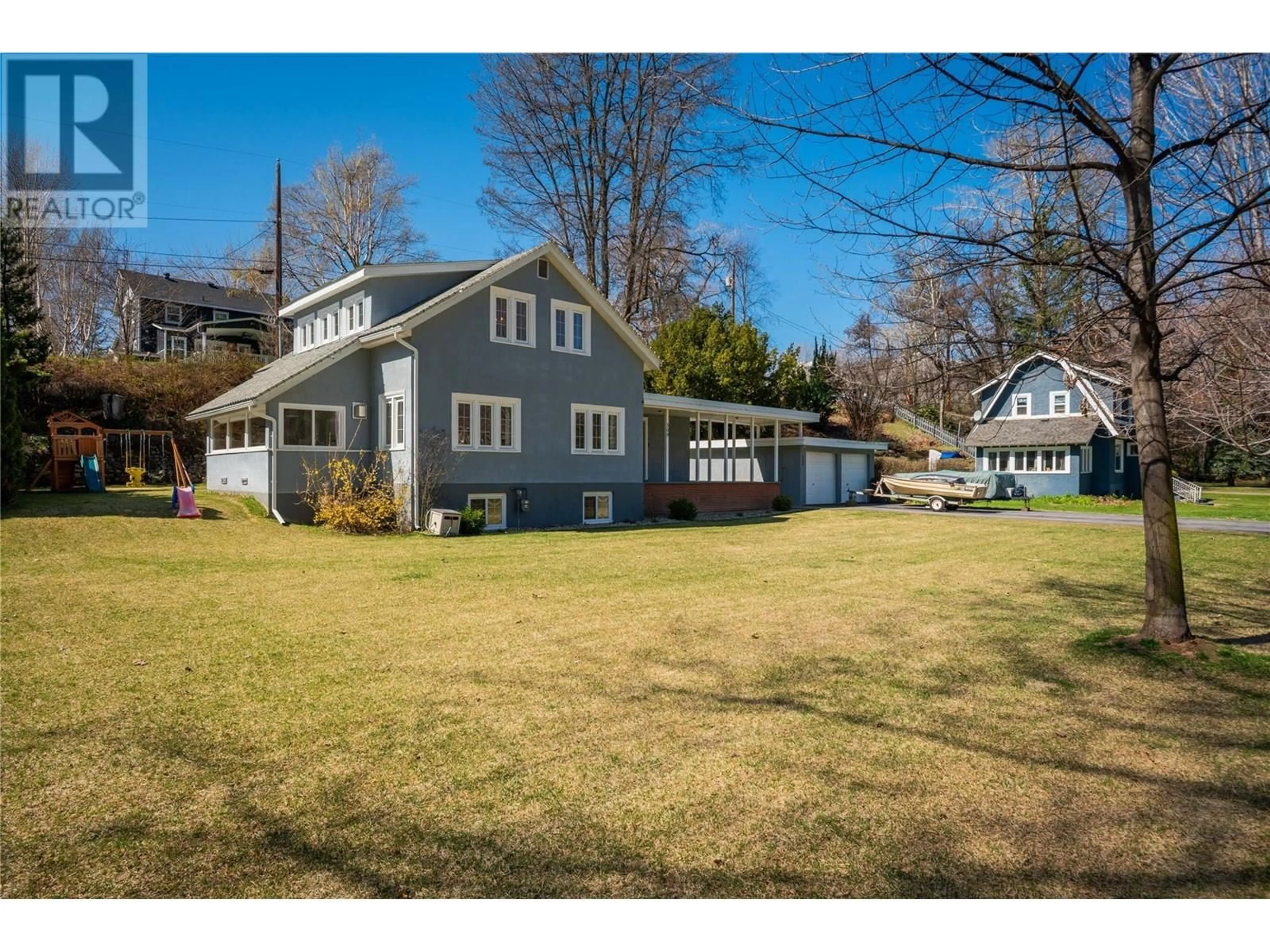 A pic from outside/outdoor area/front of a property/back of a property/a pic from drone, unknown for 309 RITCHIE AVENUE, Trail British Columbia V1R1H1