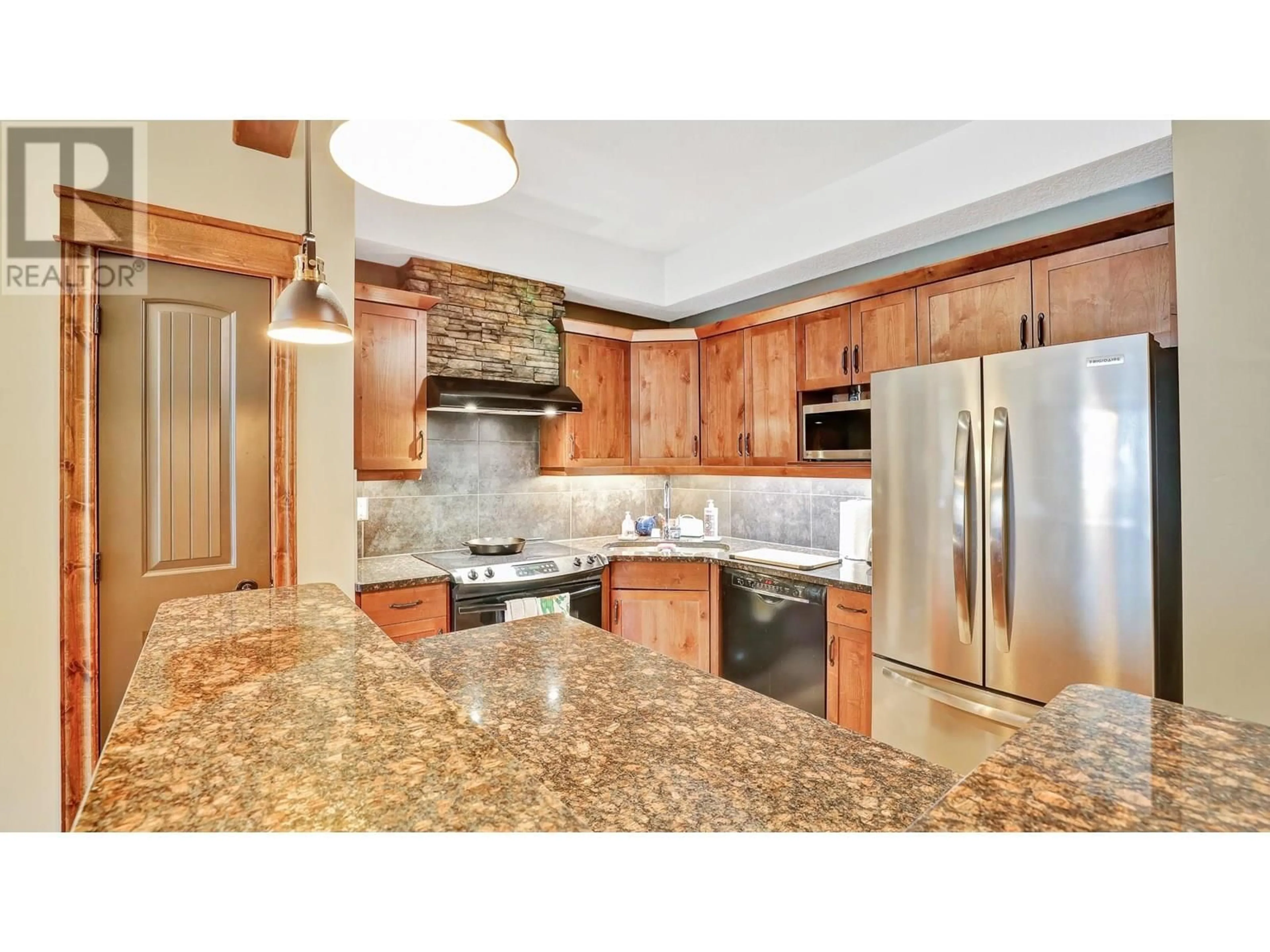 Open concept kitchen, ceramic/tile floor for 2111 - 7495 COLUMBIA AVENUE, Radium Hot Springs British Columbia V0A1M0