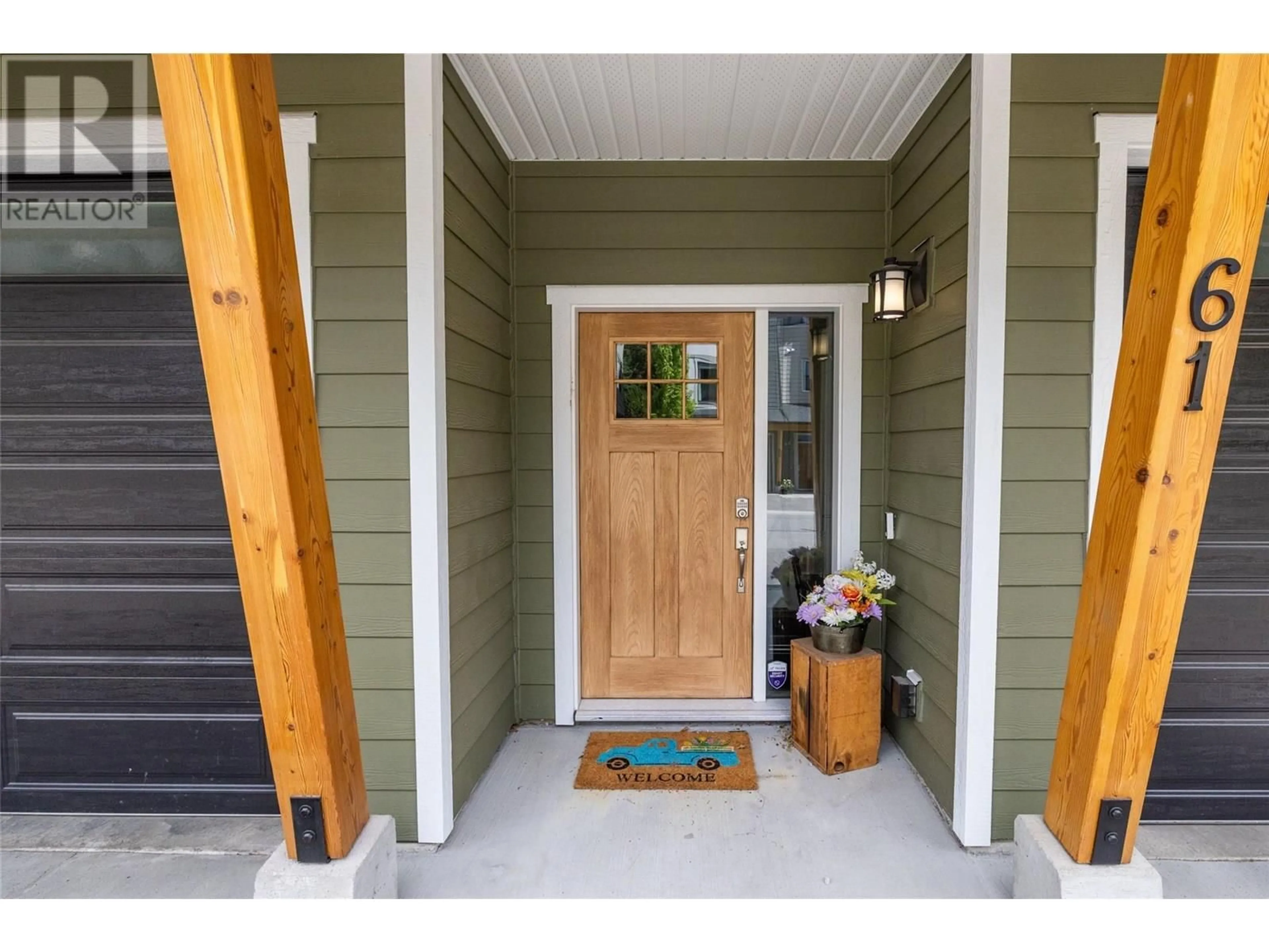 Indoor entryway for 61 - 2490 TUSCANY DRIVE, West Kelowna British Columbia V1T3M4
