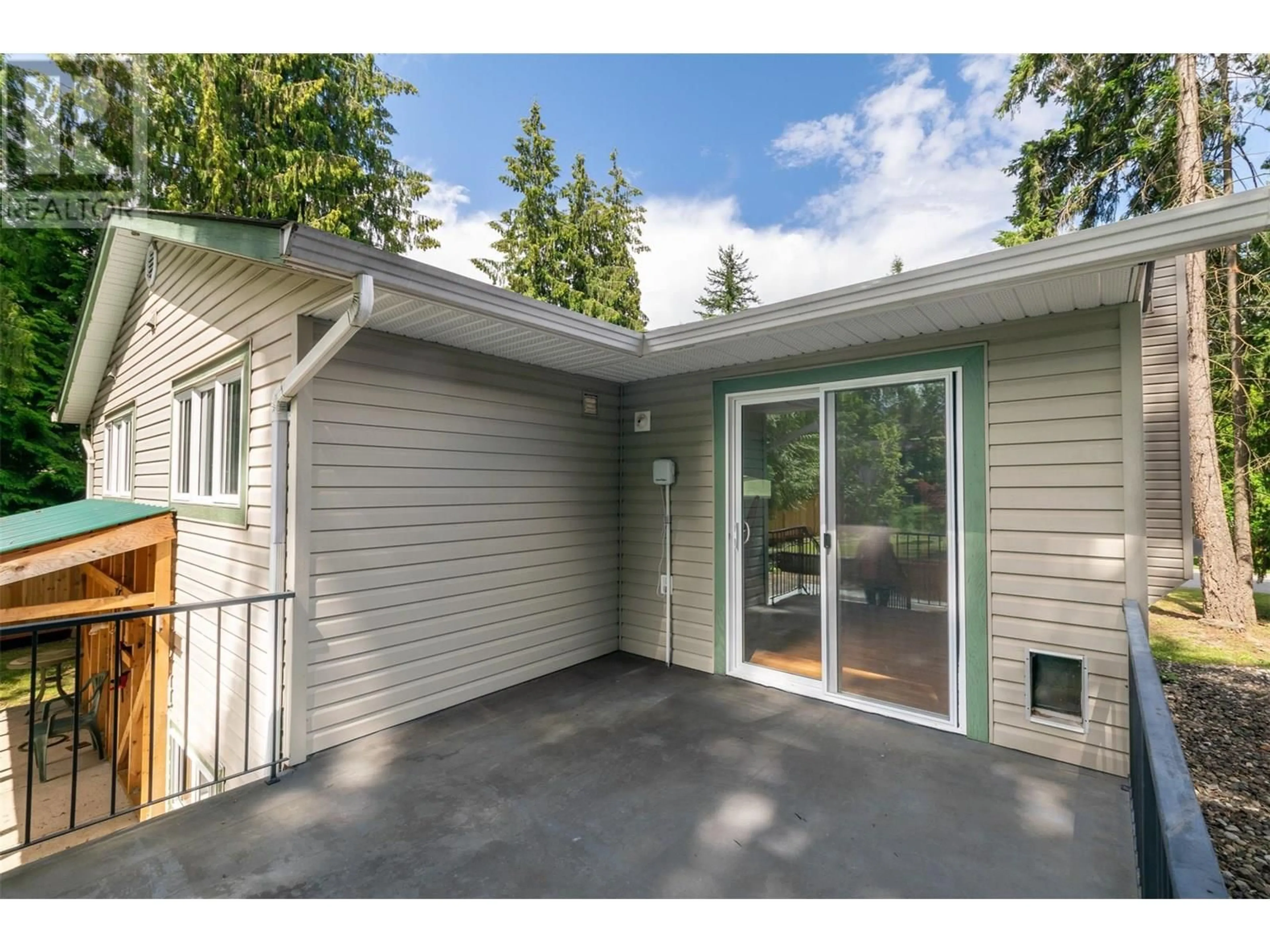 Patio, unknown for 2580 1 AVENUE NORTHEAST, Salmon Arm British Columbia V1E2A7