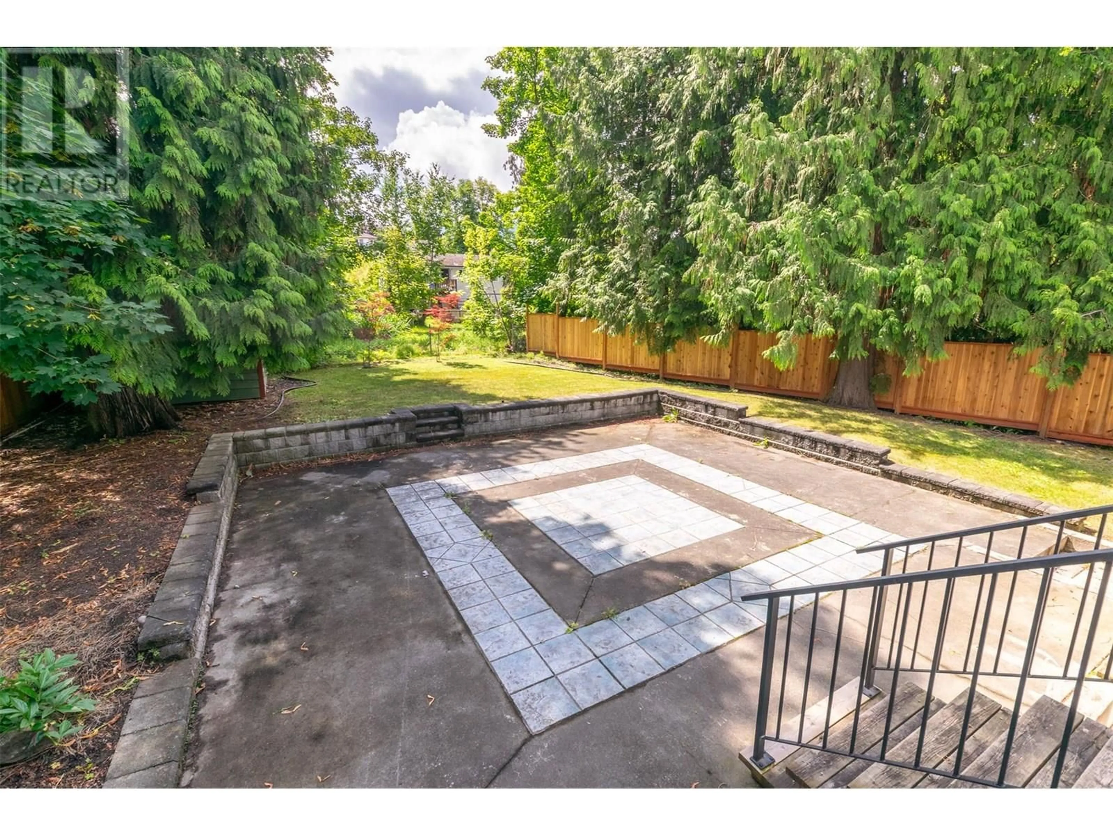 Patio, street for 2580 1 AVENUE NORTHEAST, Salmon Arm British Columbia V1E2A7
