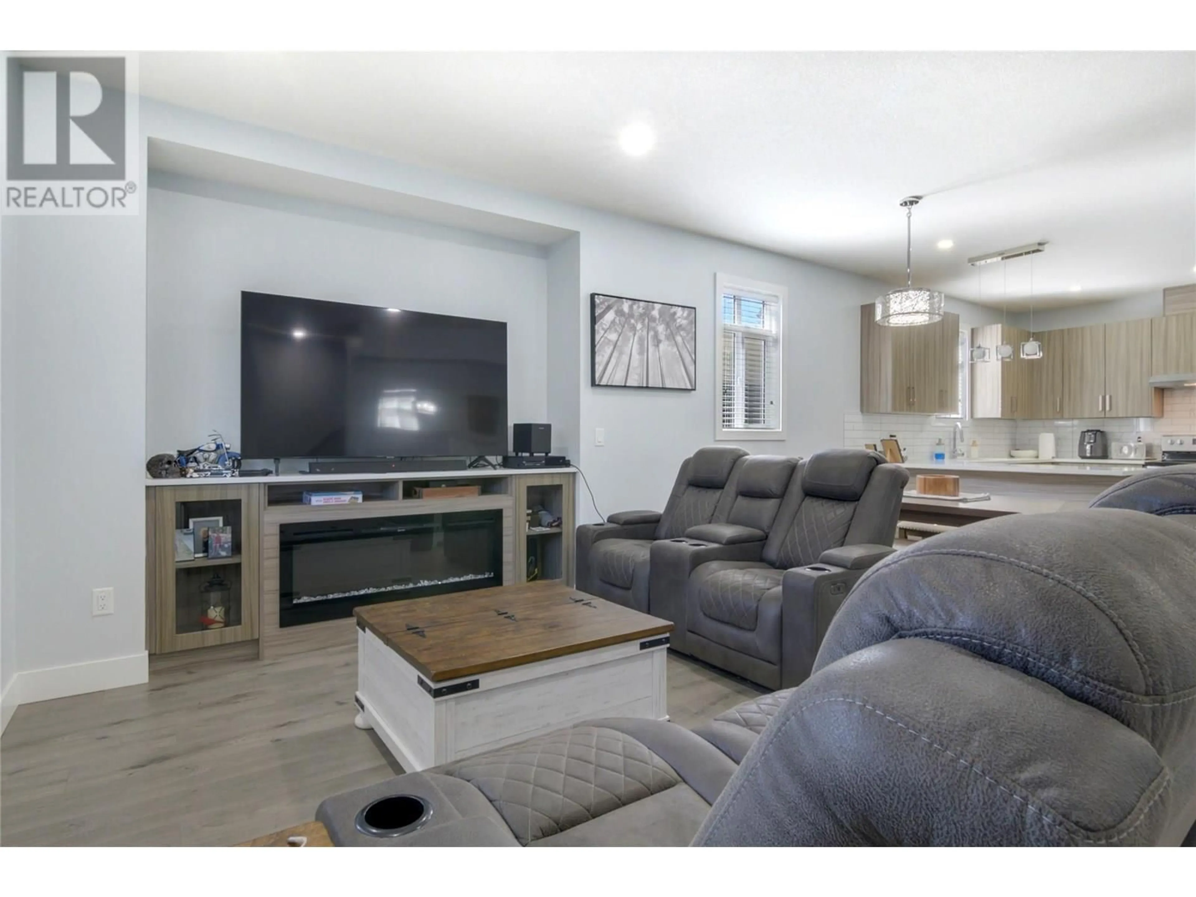 Living room with furniture, unknown for 3 - 825 CADDER AVENUE, Kelowna British Columbia V1Y5N7