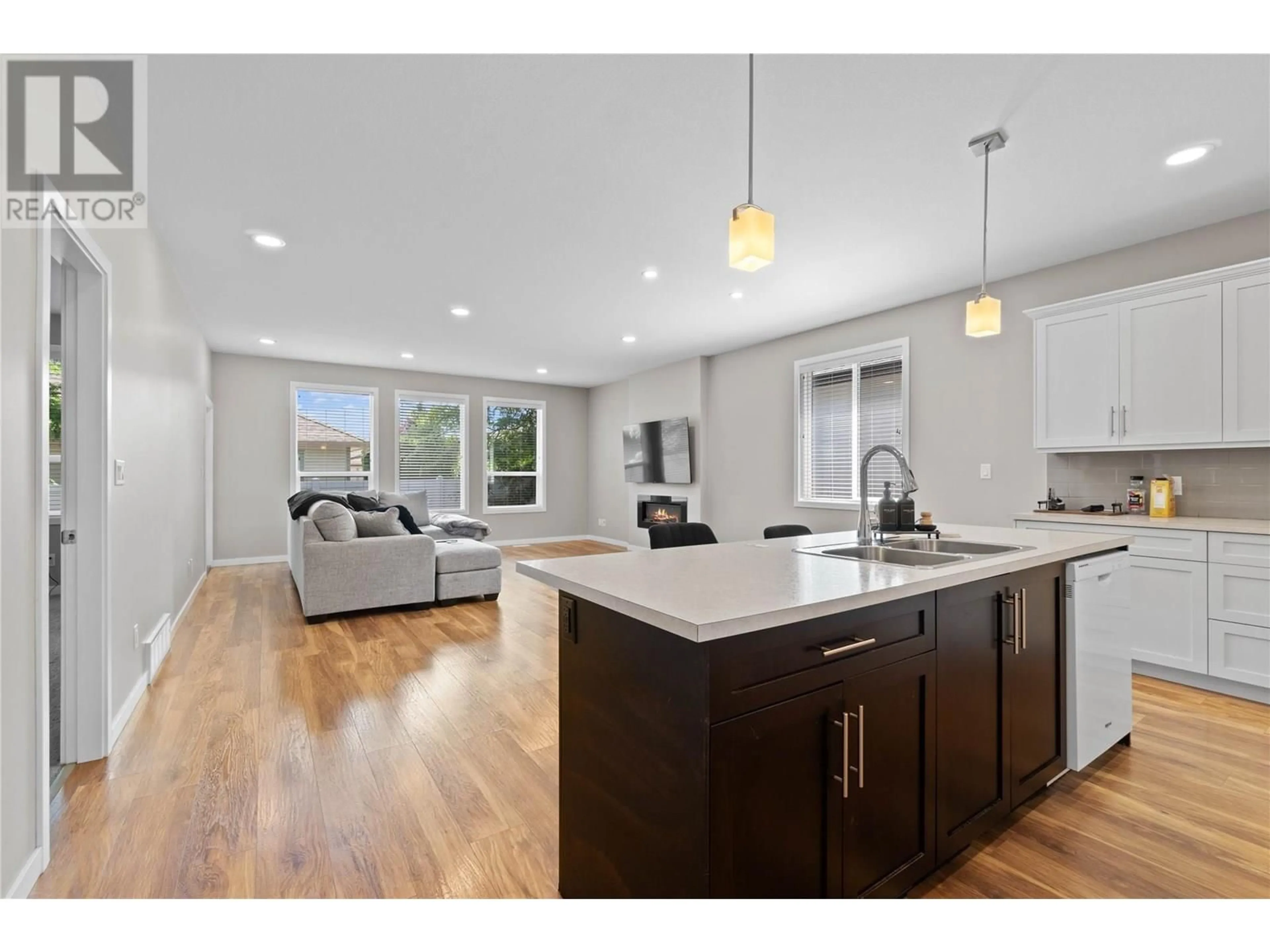 Open concept kitchen, wood/laminate floor for 6 - 151 BEATTY AVENUE NORTHWEST, Salmon Arm British Columbia V1E2W4