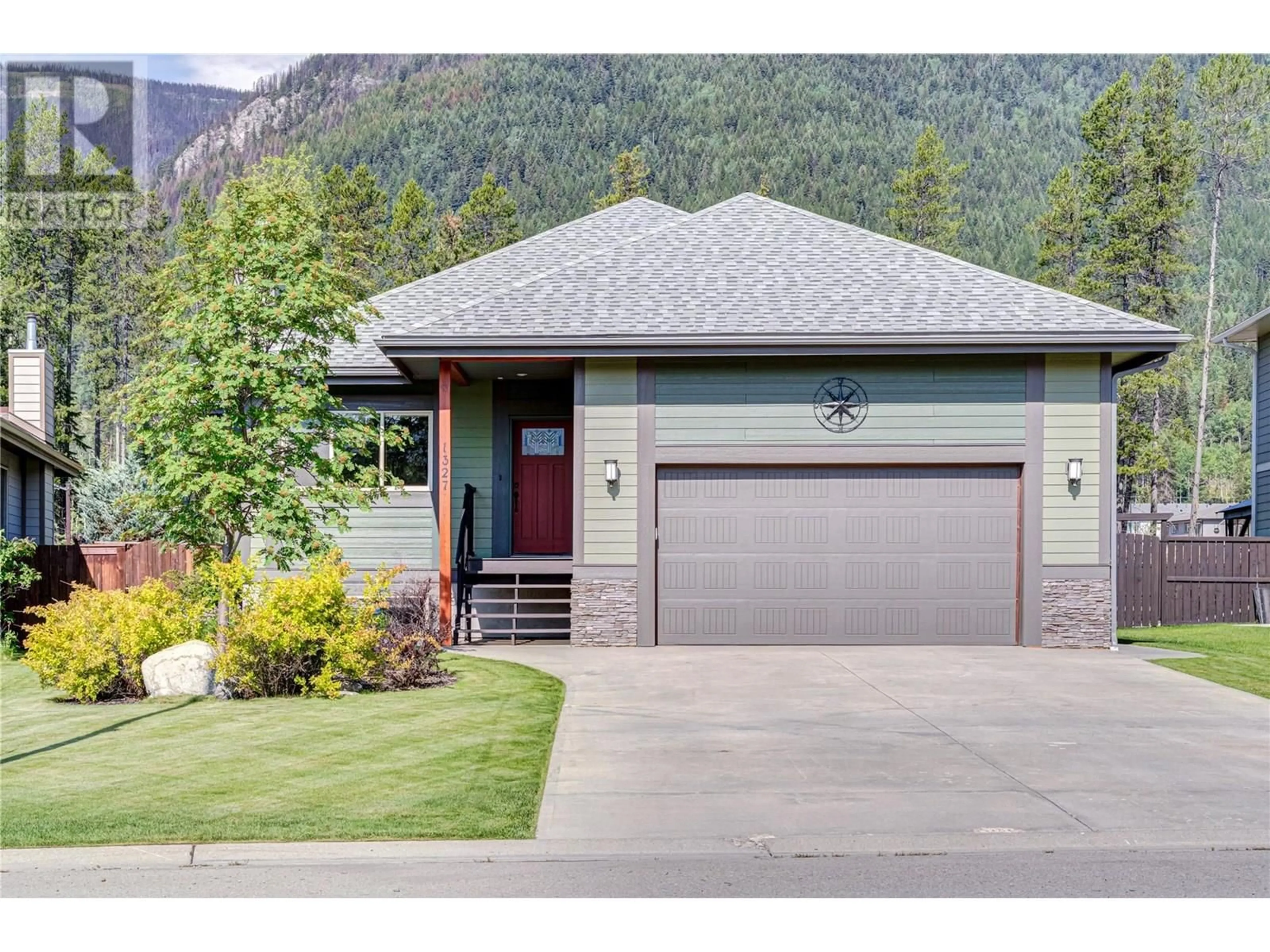 Home with vinyl exterior material, mountain view for 1327 CHERRYWOOD BOULEVARD, Sparwood British Columbia V0B2G2