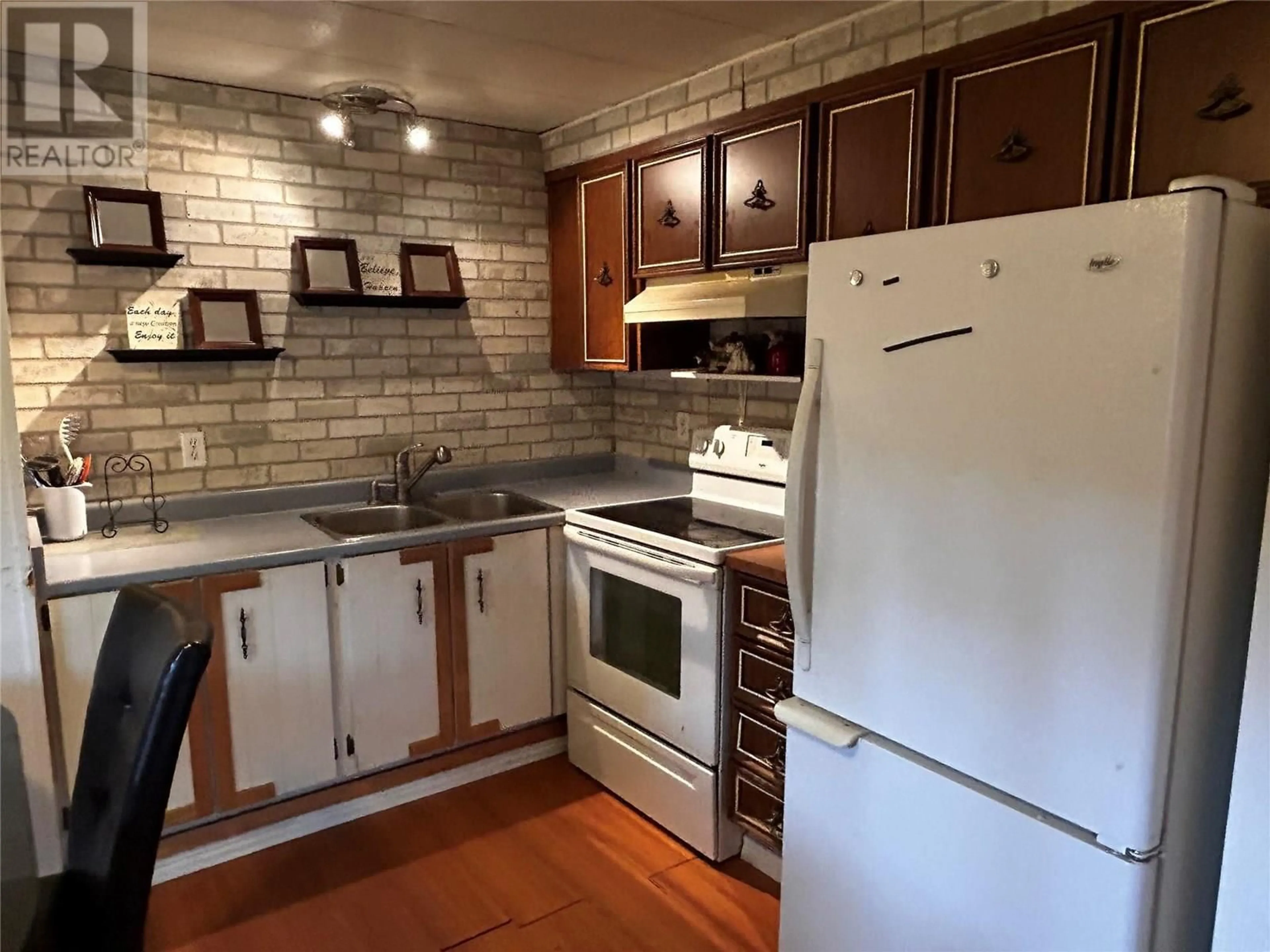 Standard kitchen, ceramic/tile floor for 121 STEEPROCK CLOSE, Tumbler Ridge British Columbia V0C2W0