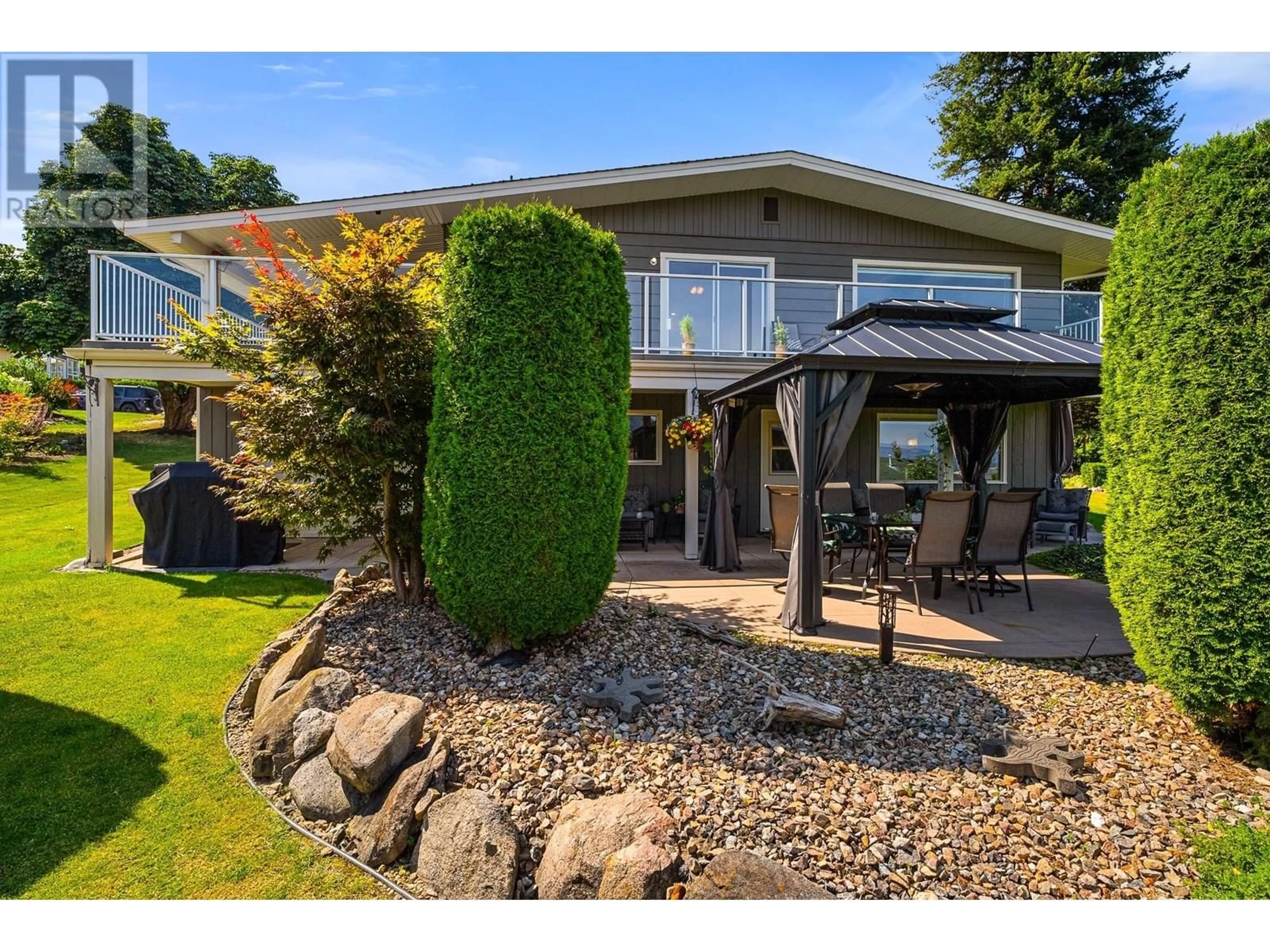 Home with vinyl exterior material, water/lake/river/ocean view for 1801 2 AVENUE SOUTHEAST, Salmon Arm British Columbia V1E1T8