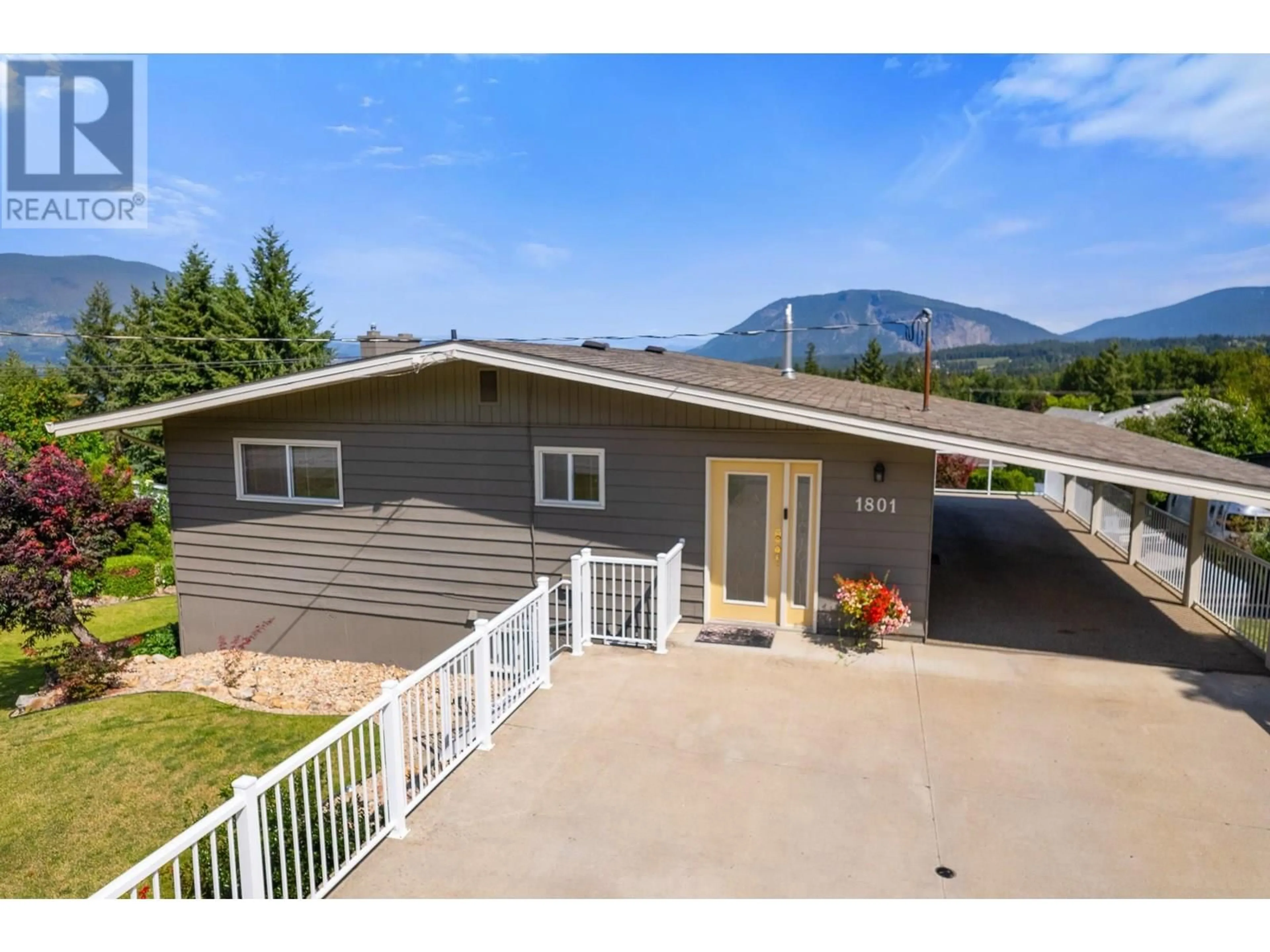 Home with vinyl exterior material, mountain view for 1801 2 AVENUE SOUTHEAST, Salmon Arm British Columbia V1E1T8