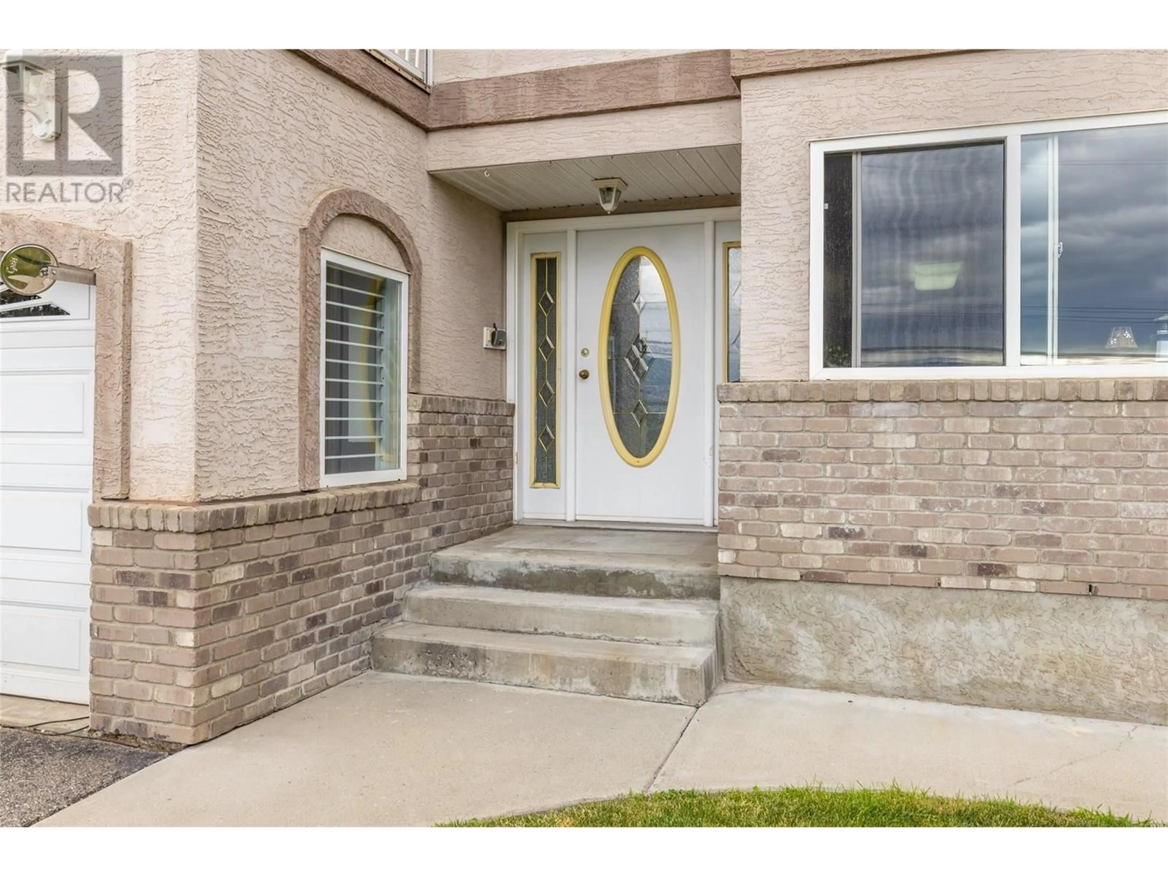 Indoor entryway for 2090 SHAMROCK DRIVE, West Kelowna British Columbia V4T1T8