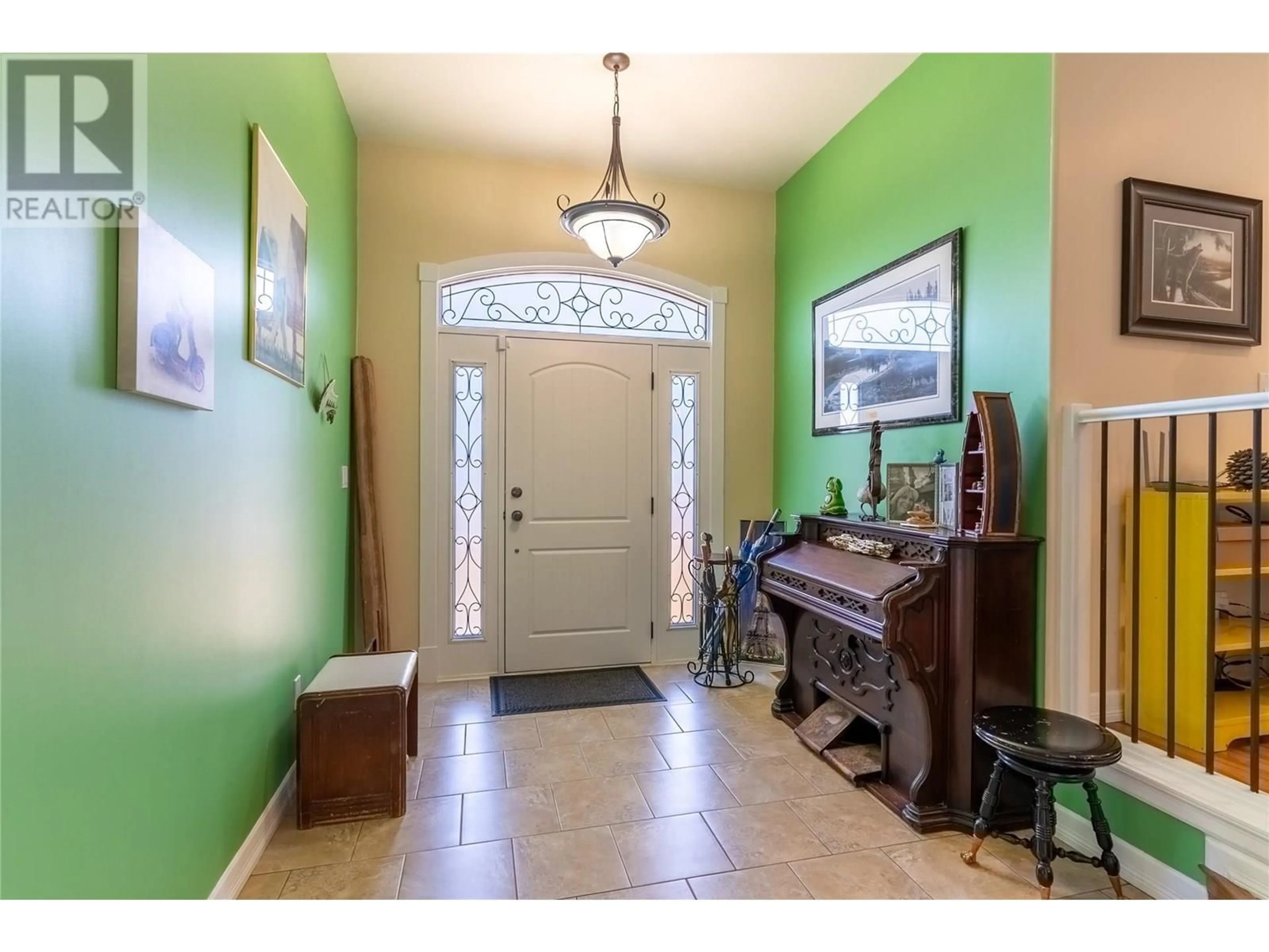 Indoor entryway for 331 LINDEN ROAD, Logan Lake British Columbia V0K1W0