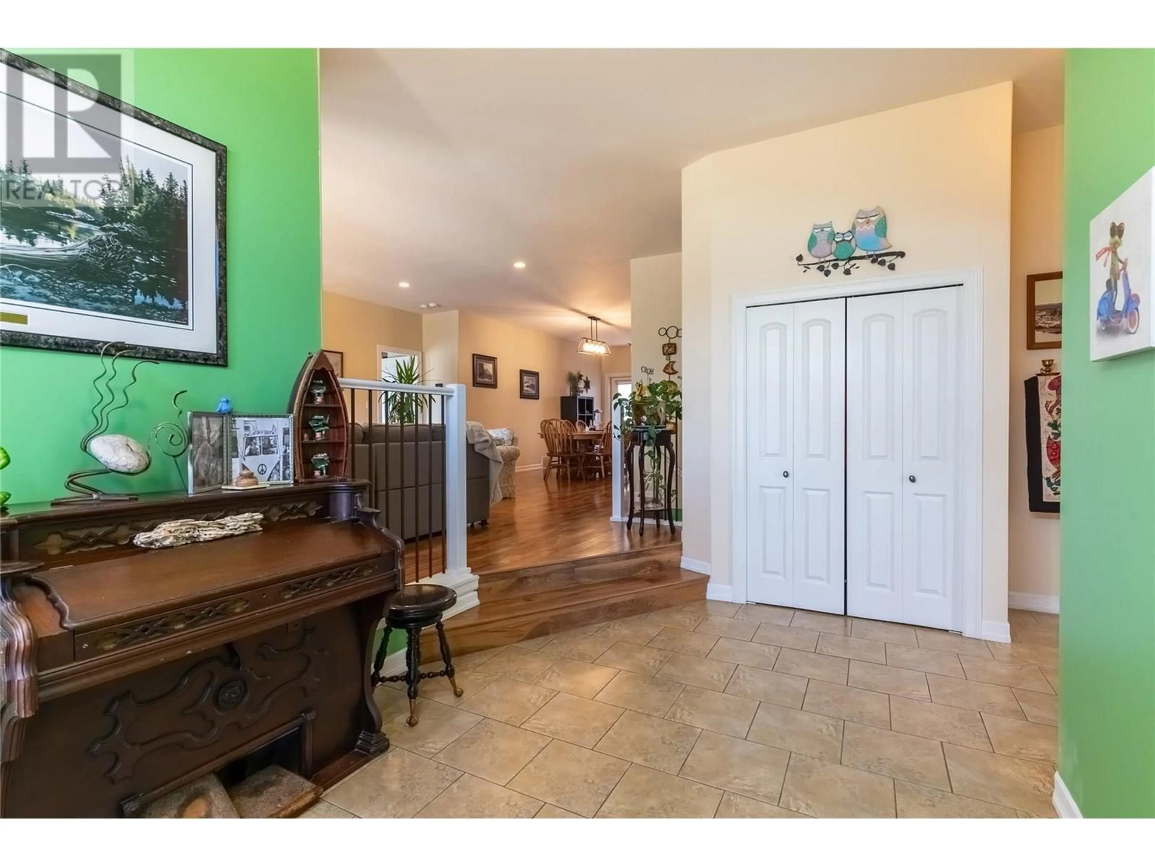 Indoor entryway for 331 LINDEN ROAD, Logan Lake British Columbia V0K1W0