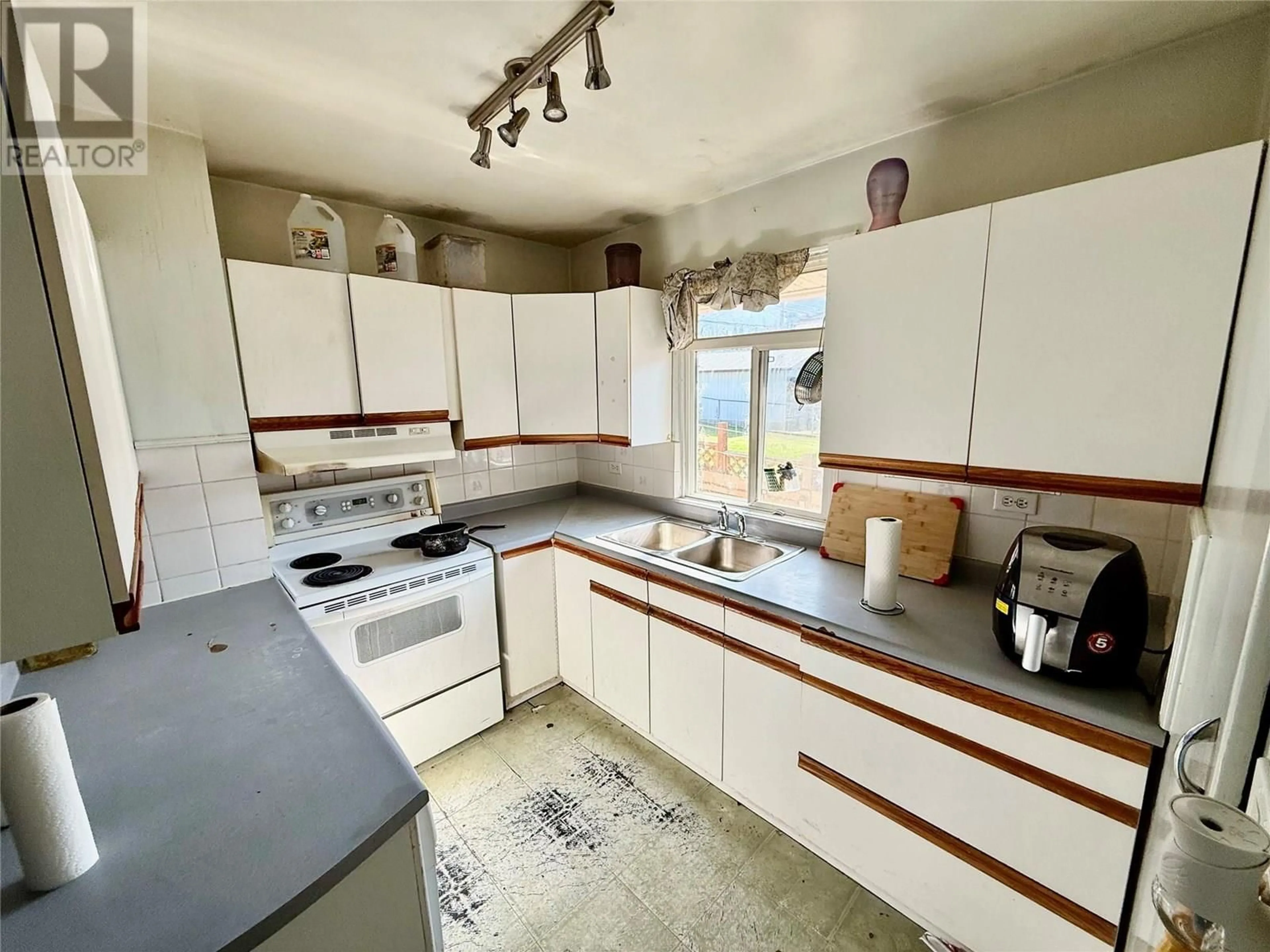 Standard kitchen, unknown for 3141 HIGHWAY DRIVE, Trail British Columbia V1R2T4