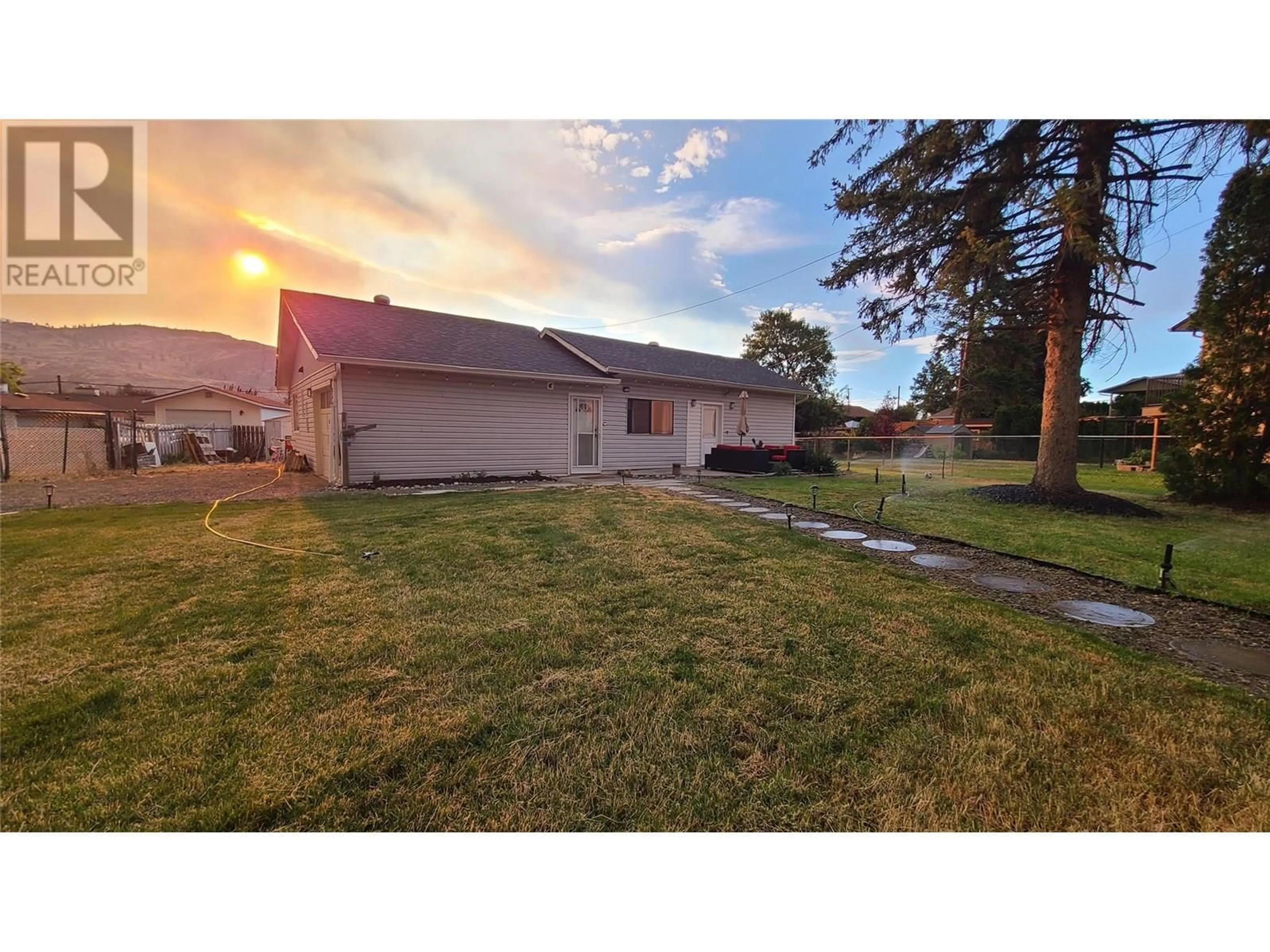A pic from outside/outdoor area/front of a property/back of a property/a pic from drone, street for 6488 WOLFCUB PLACE, Oliver British Columbia V0H1T3