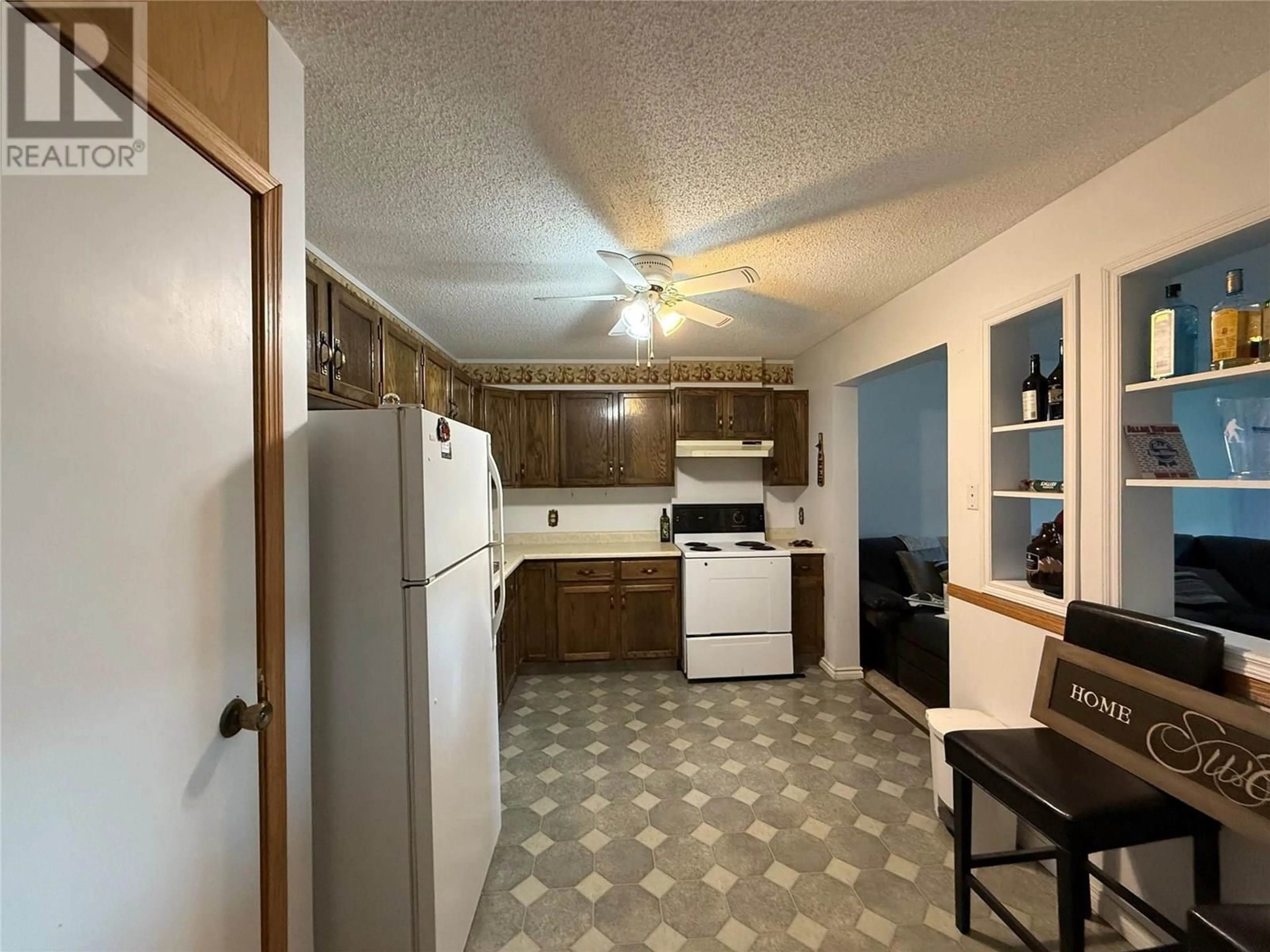 Standard kitchen, unknown for 121 - 1286 PONDEROSA DRIVE, Sparwood British Columbia V0B2G2