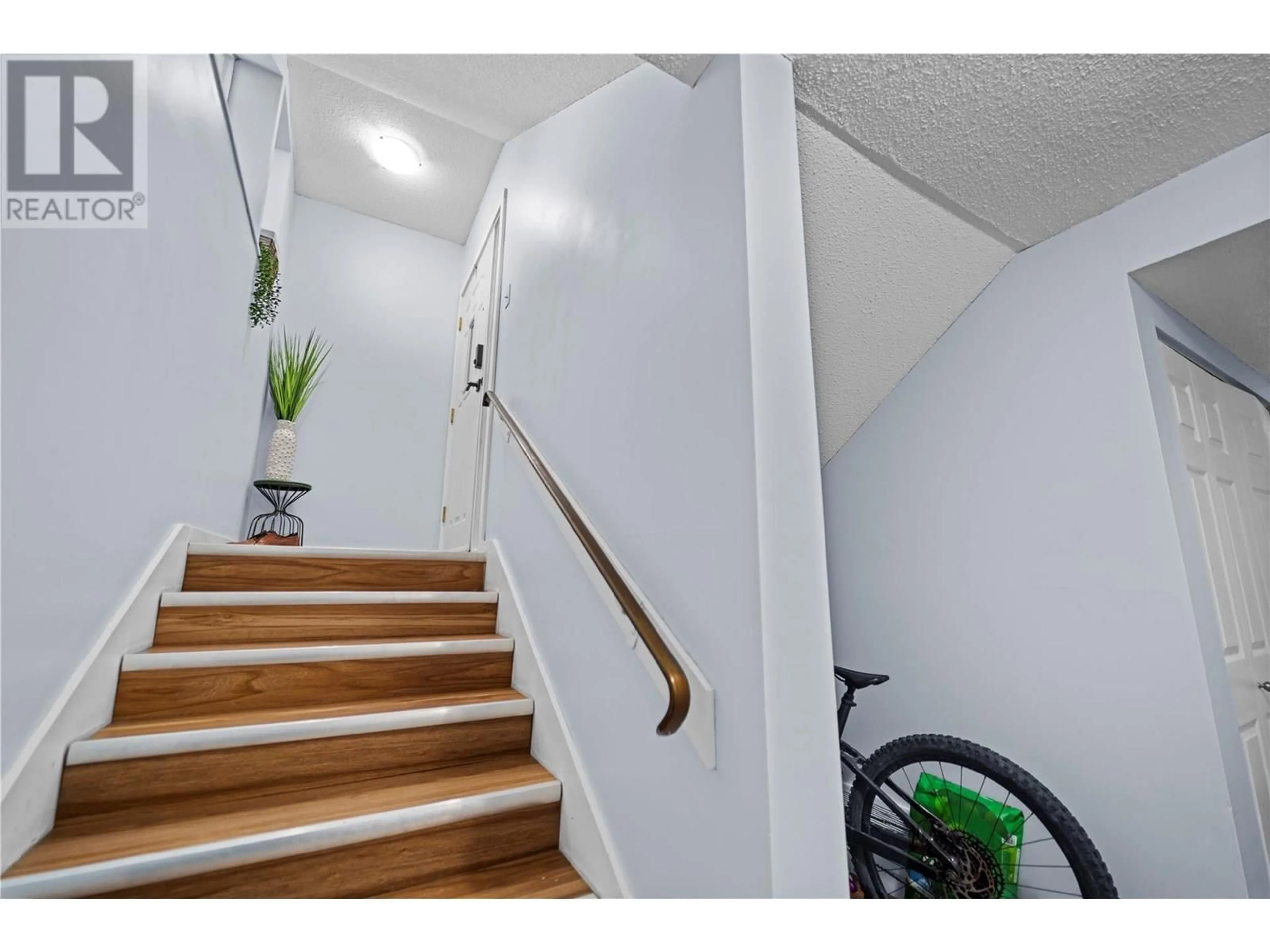 Stairs for 72 - 137 MCGILL ROAD, Kamloops British Columbia V2C1L9