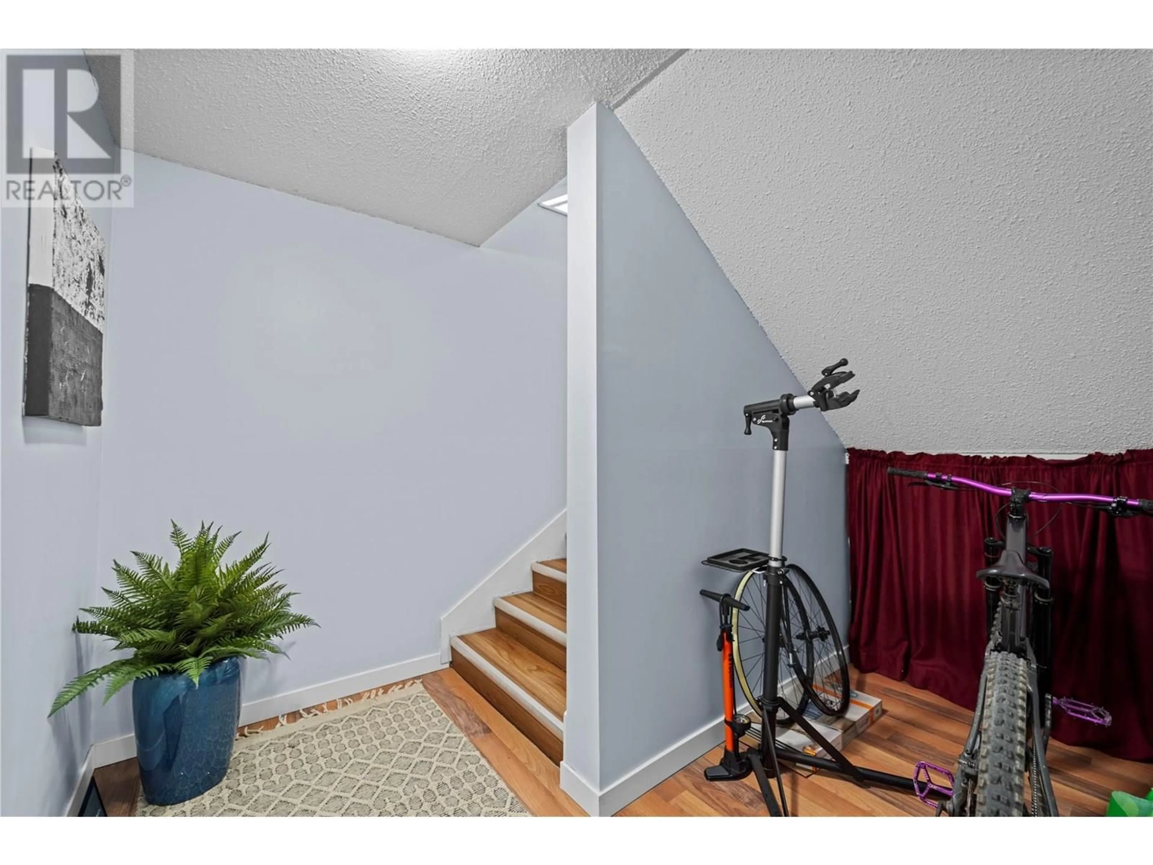 Indoor entryway for 72 - 137 MCGILL ROAD, Kamloops British Columbia V2C1L9