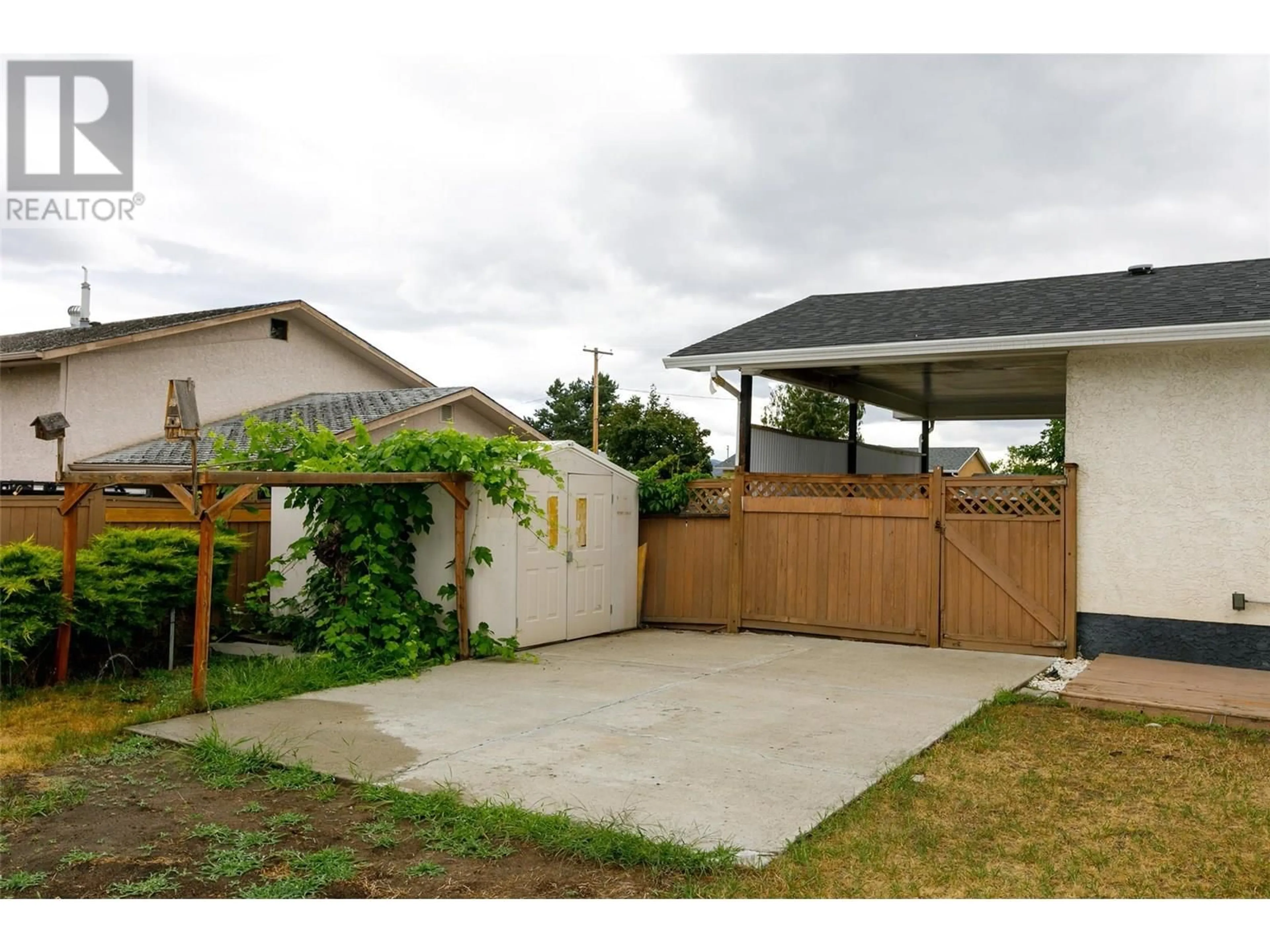 Patio, street for 485 MONTEREY ROAD, Kelowna British Columbia V1X1A1