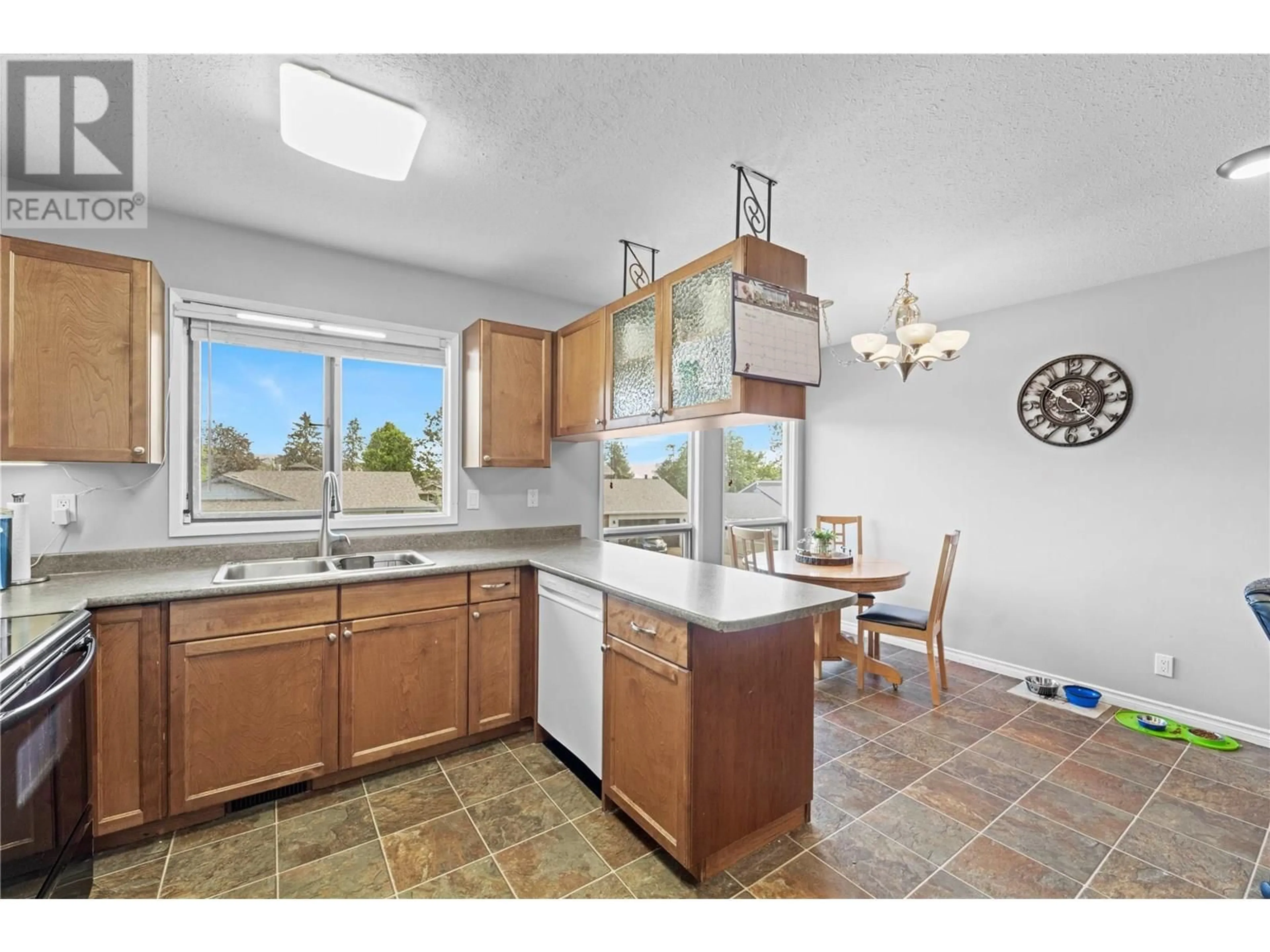 Standard kitchen, unknown for 593 BRAEMAR DRIVE, Kamloops British Columbia V1S1H6