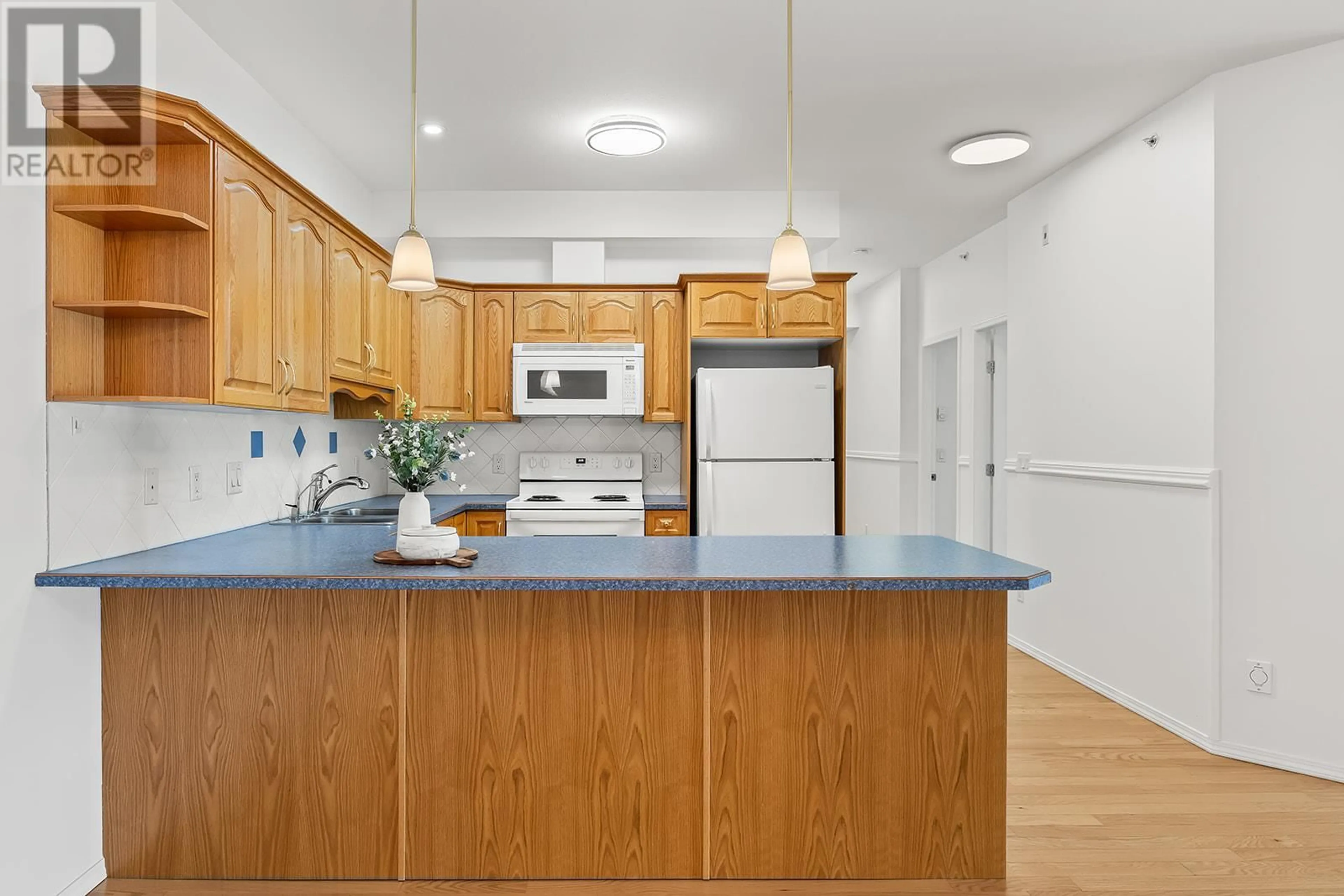 Standard kitchen, unknown for 406 - 250 HOLLYWOOD ROAD SOUTH, Kelowna British Columbia V1X3S9