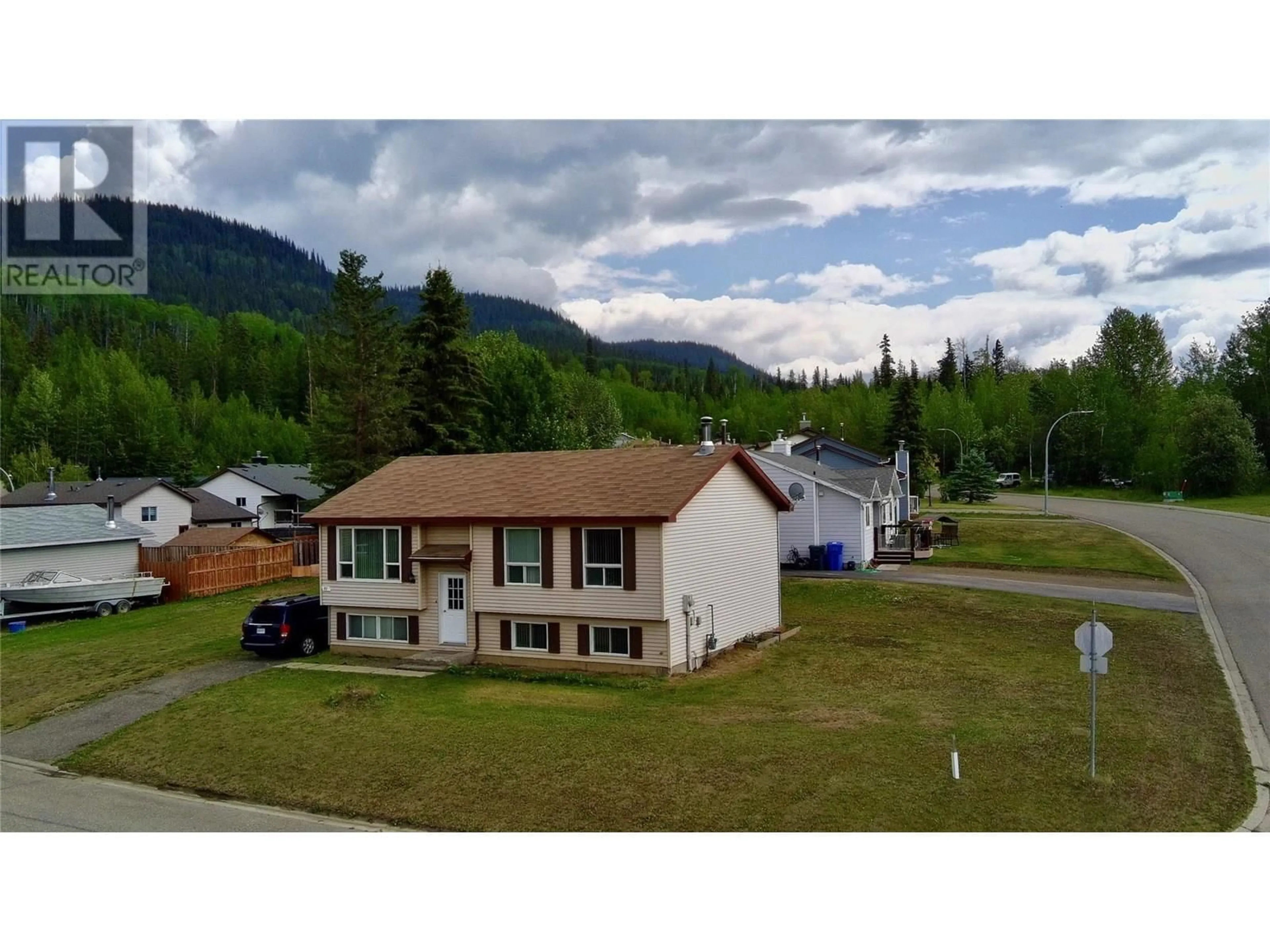 A pic from outside/outdoor area/front of a property/back of a property/a pic from drone, mountain view for 80 SUKUNKA PLACE, Tumbler Ridge British Columbia V0C2W0