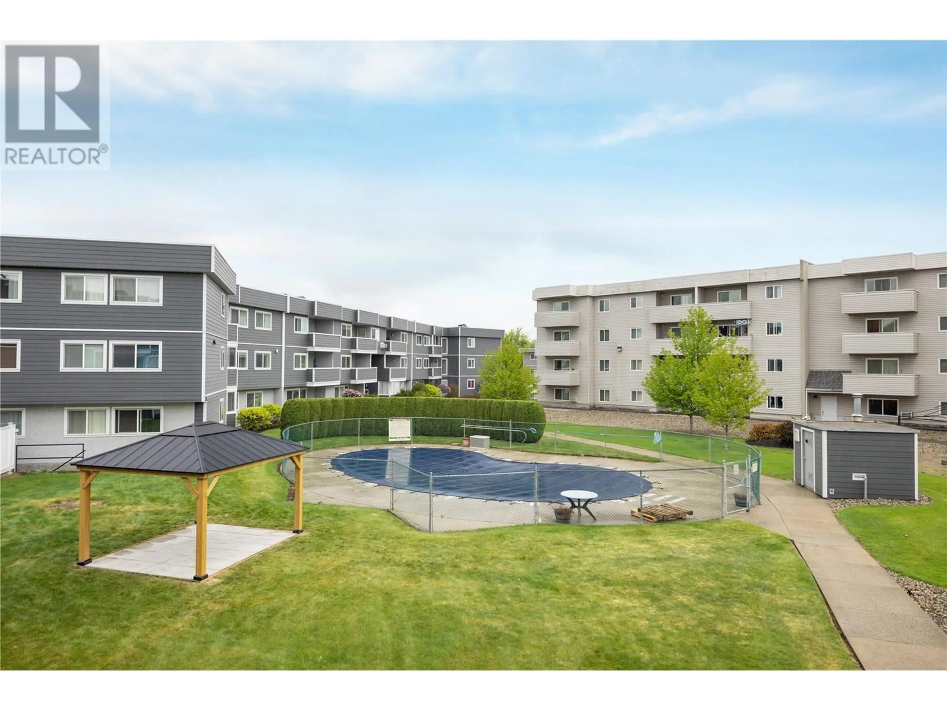 Pool for 252 - 715 LEATHEAD ROAD, Kelowna British Columbia V1X5W3