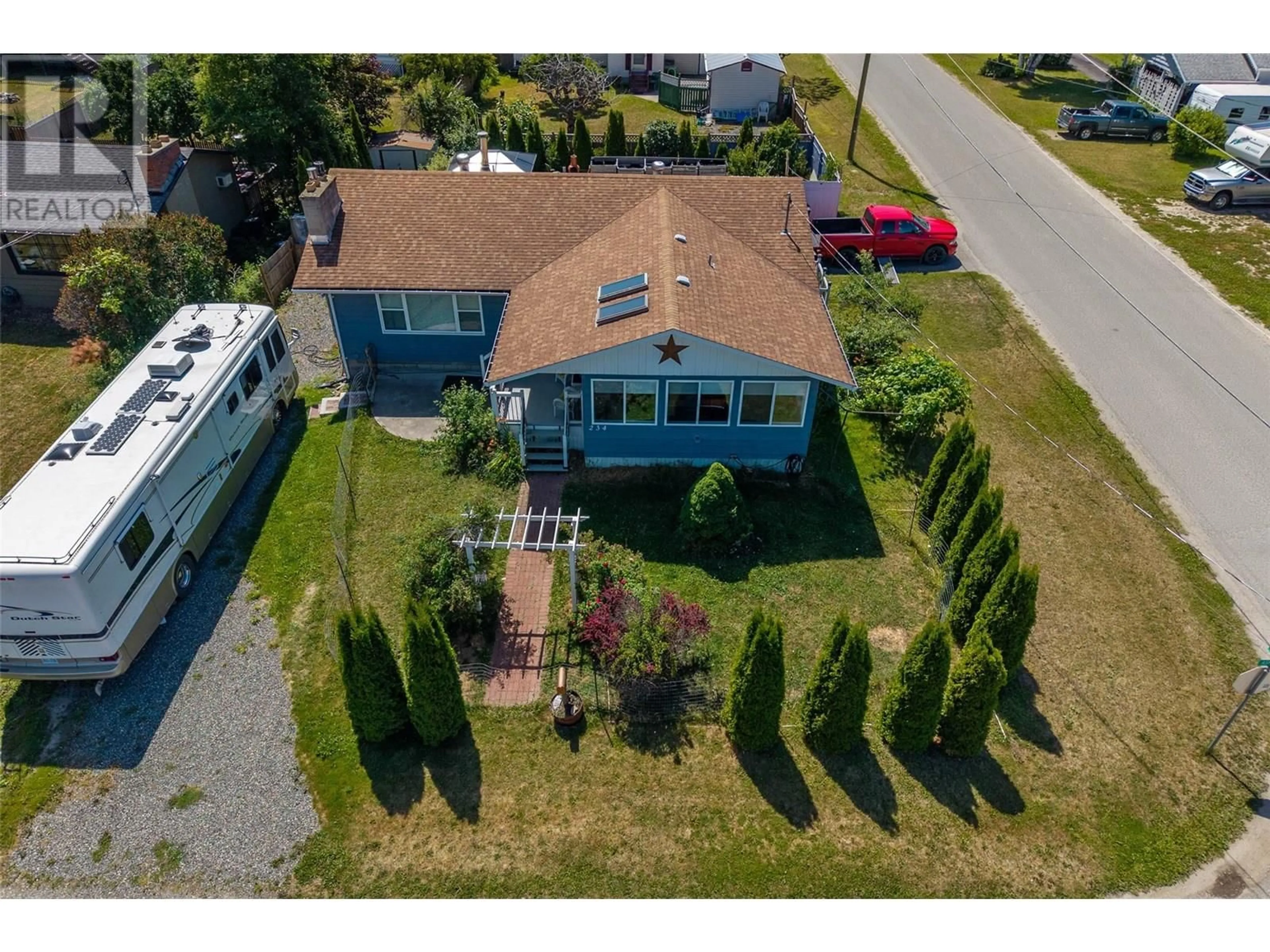 A pic from outside/outdoor area/front of a property/back of a property/a pic from drone, street for 234 ASPEN DRIVE, Chase British Columbia V0E1M0