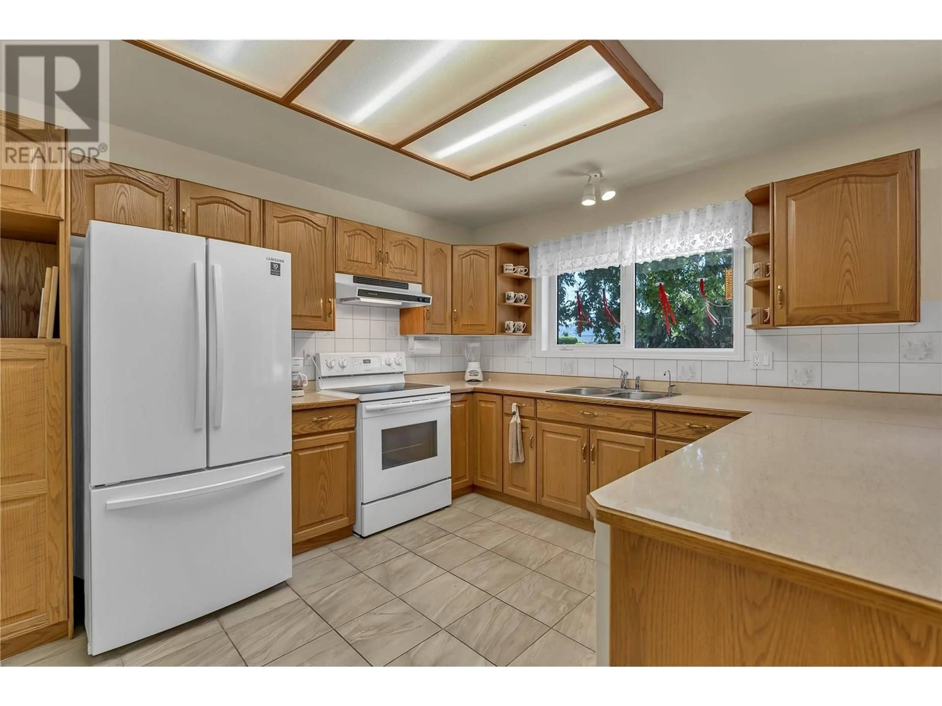 Standard kitchen, unknown for 11915 JUBILEE ROAD WEST, Summerland British Columbia V0H1Z0