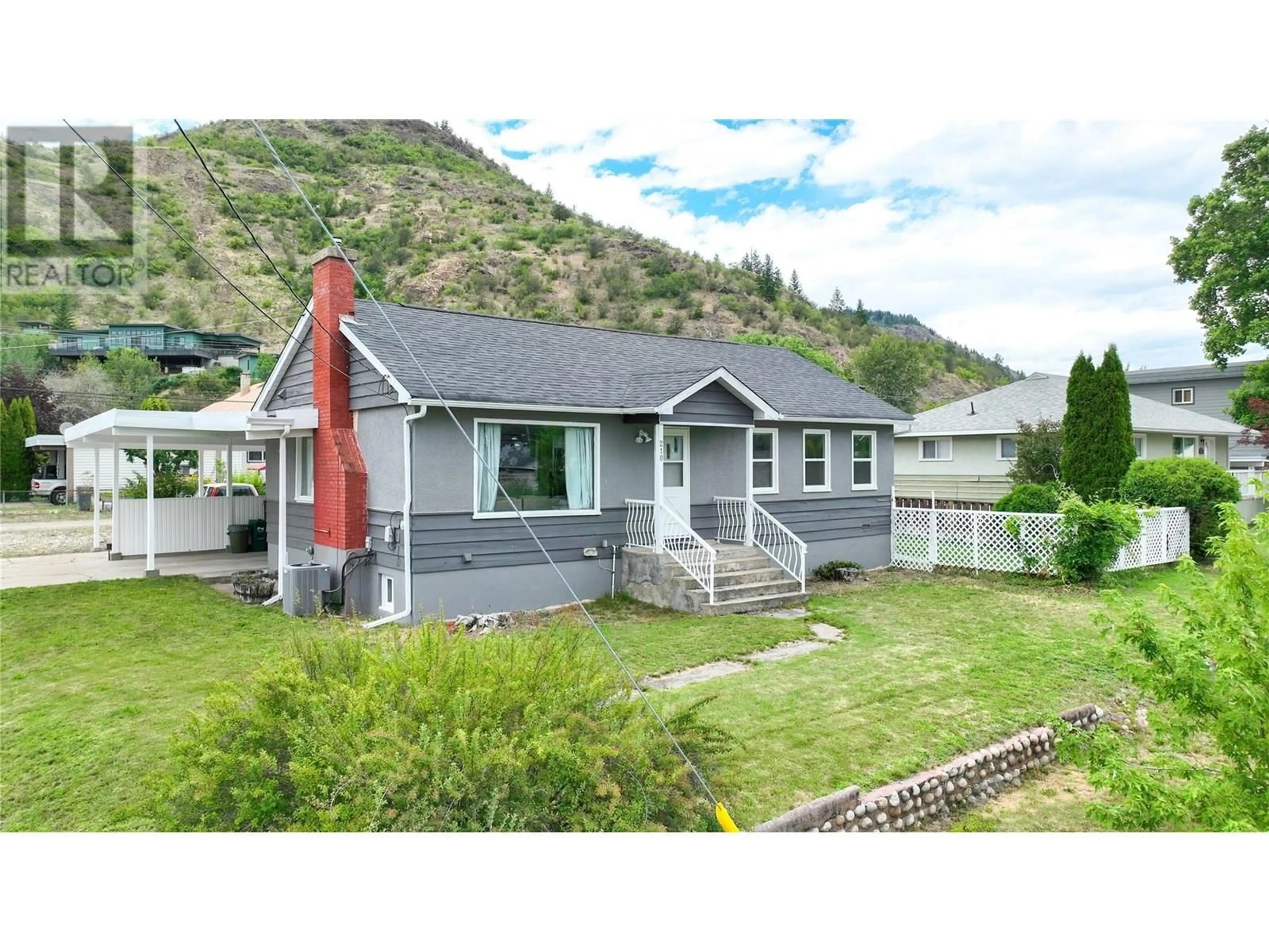 Home with vinyl exterior material, mountain view for 210 9TH AVENUE, Montrose British Columbia V0G1P0