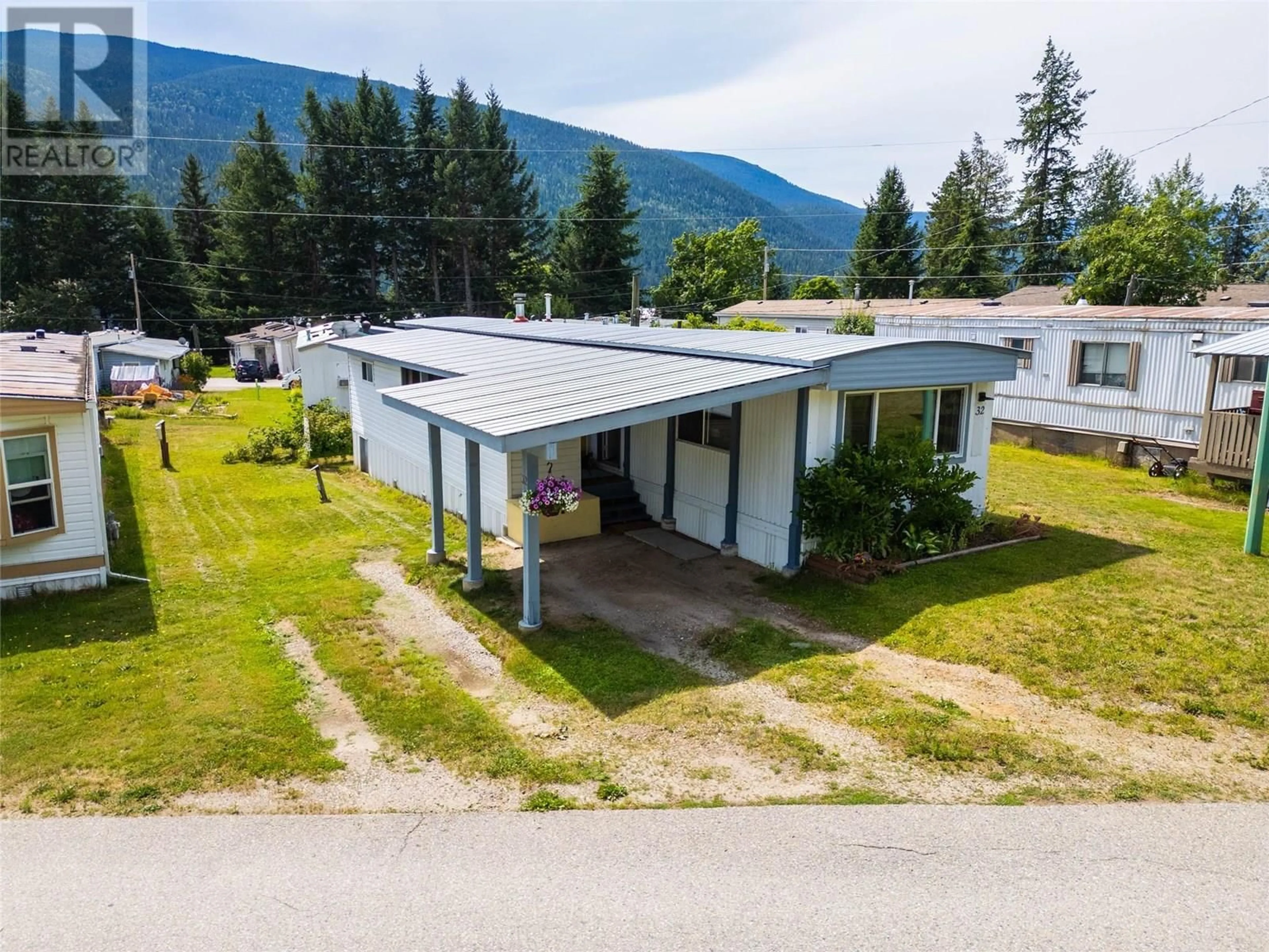 A pic from outside/outdoor area/front of a property/back of a property/a pic from drone, mountain view for 32 - 2756 GREENWOOD ROAD, Nelson British Columbia V1L6L2