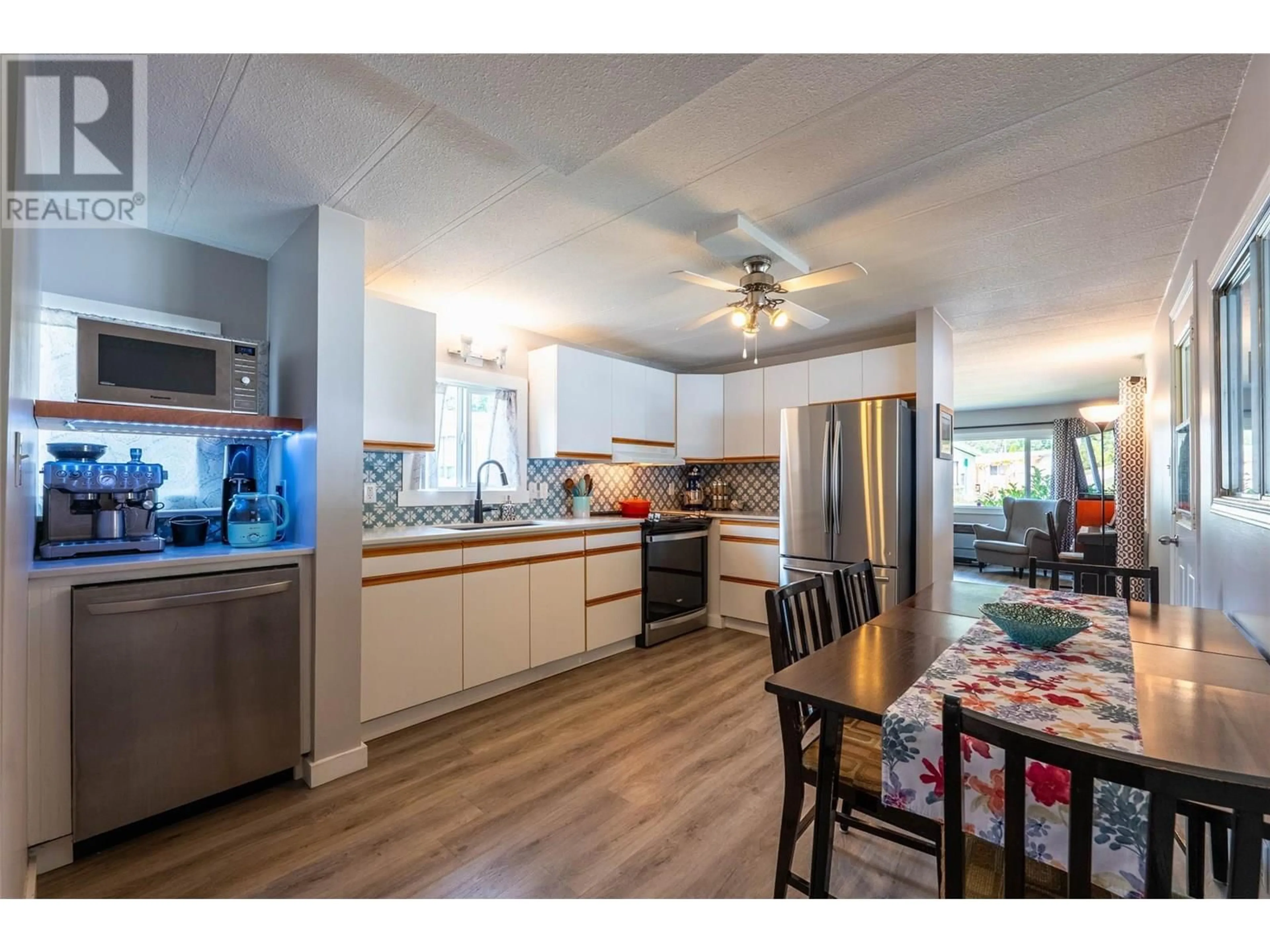 Open concept kitchen, wood/laminate floor for 32 - 2756 GREENWOOD ROAD, Nelson British Columbia V1L6L2