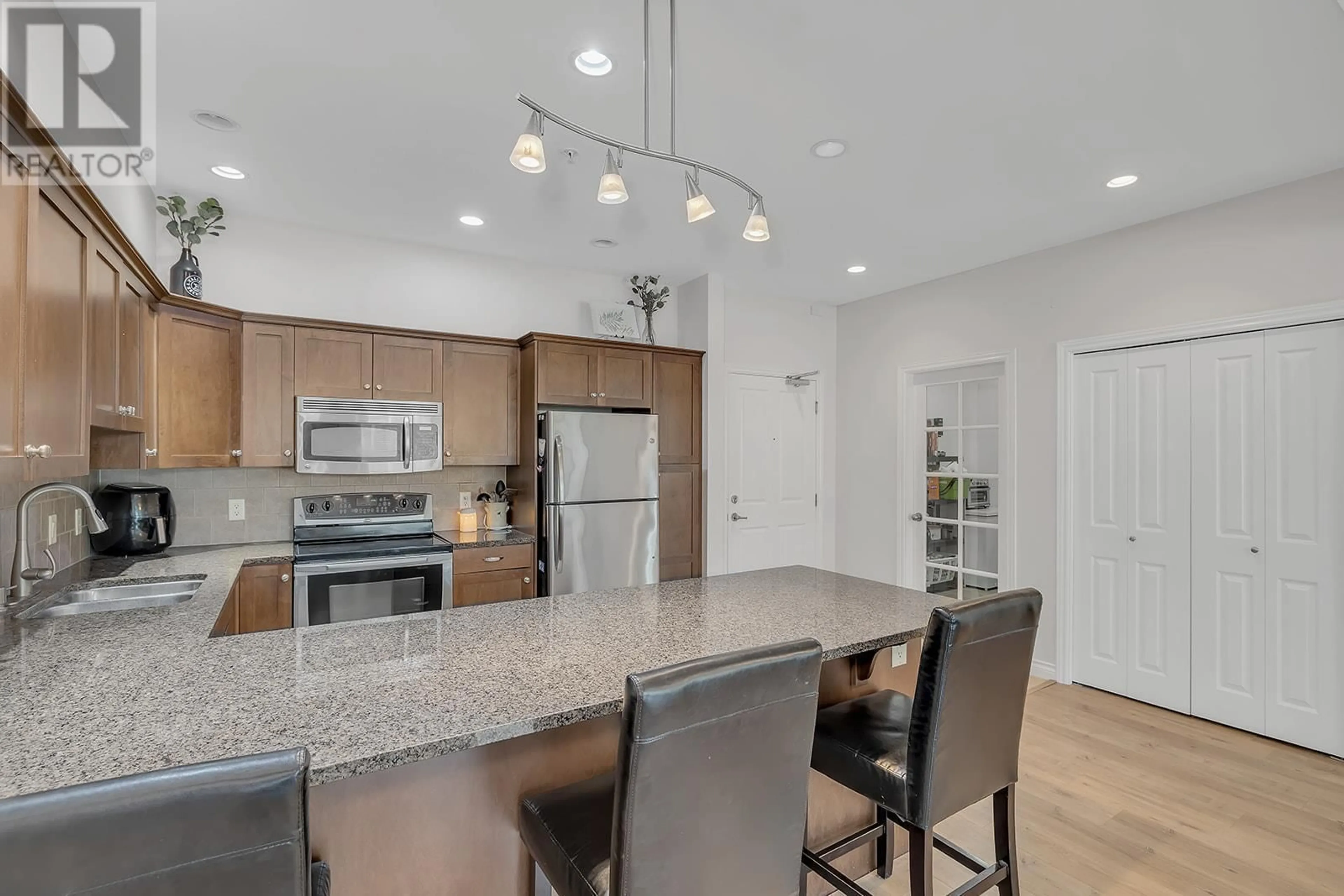 Open concept kitchen, ceramic/tile floor for 3305 - 3832 OLD OKANAGAN HIGHWAY, West Kelowna British Columbia V4T3G6