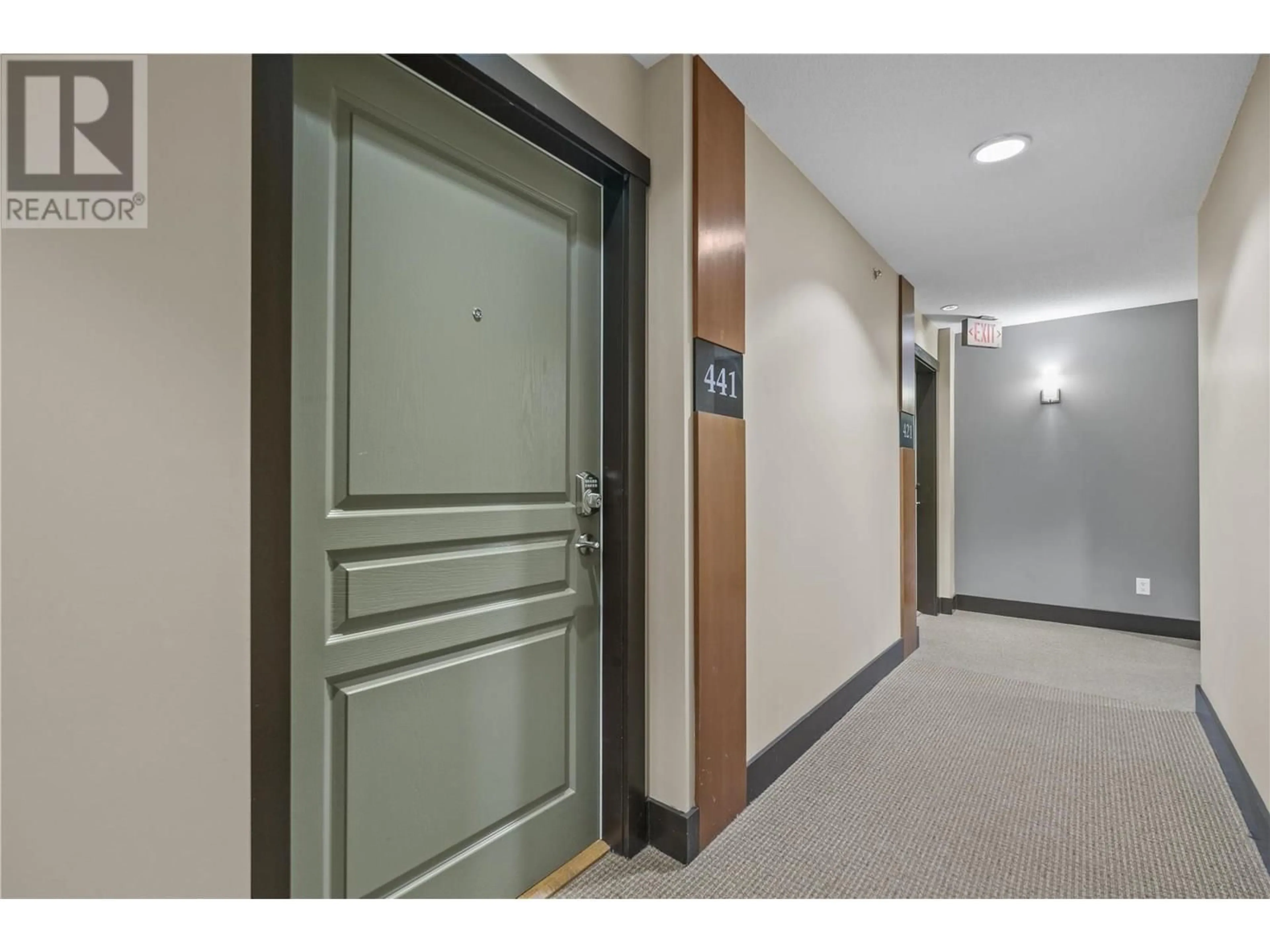 Indoor foyer for 441 - 1099 SUNSET DRIVE, Kelowna British Columbia V1Y9Z2