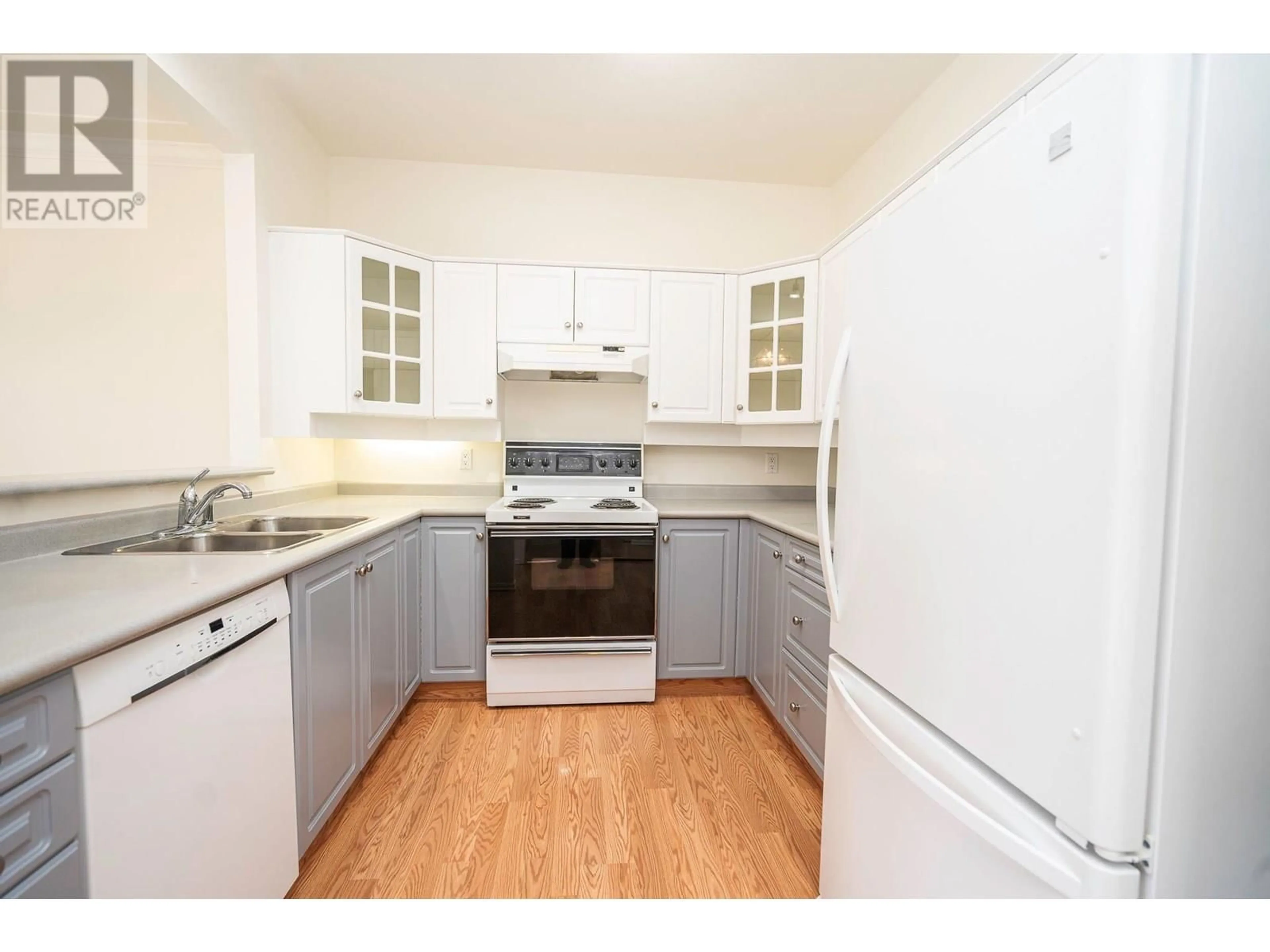 Standard kitchen, unknown for 210 - 877 KLO ROAD, Kelowna British Columbia V1Y9K9