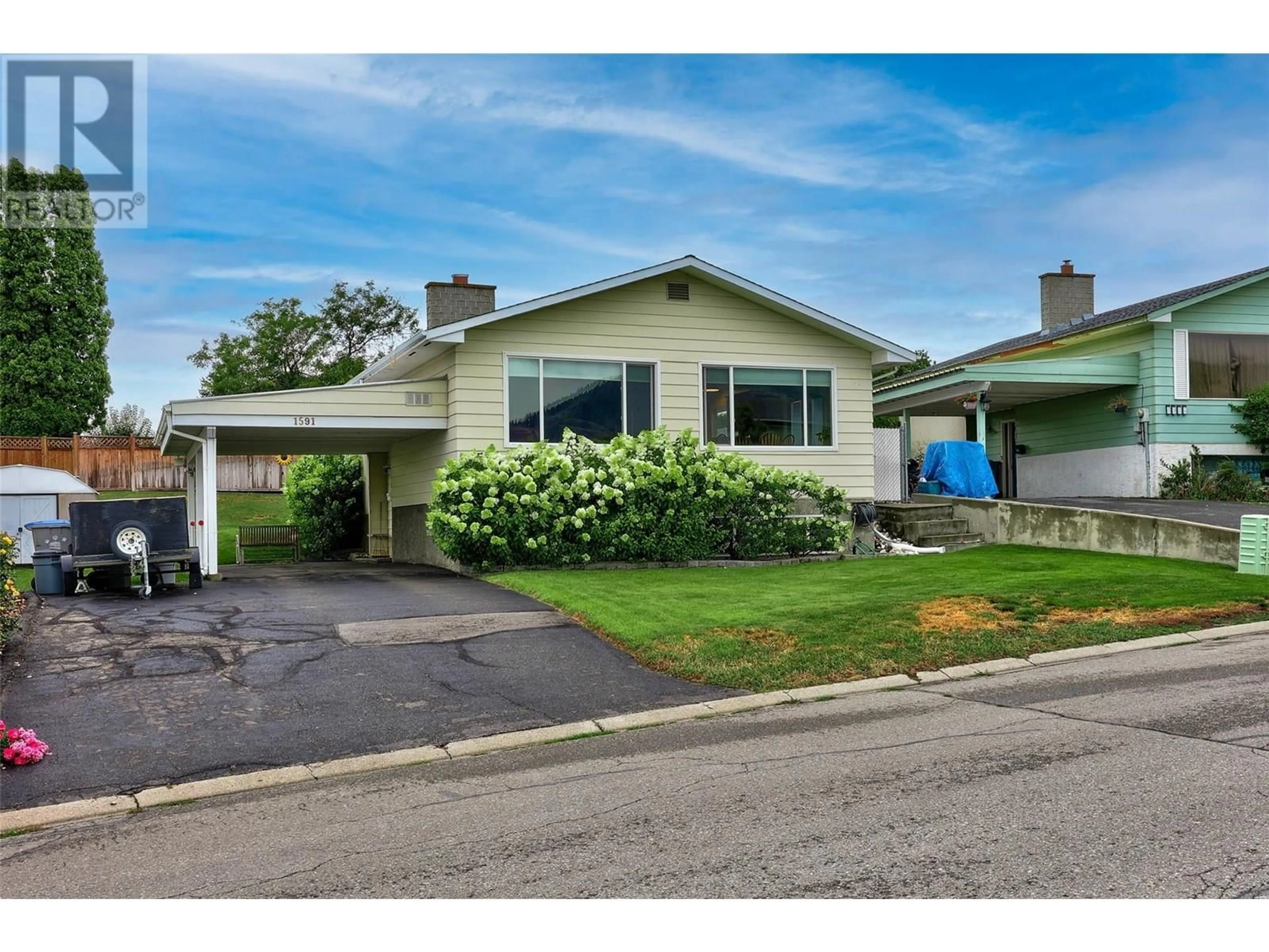 Home with vinyl exterior material, street for 1591 SOUTHVIEW TERRACE, Kamloops British Columbia V2B7R3