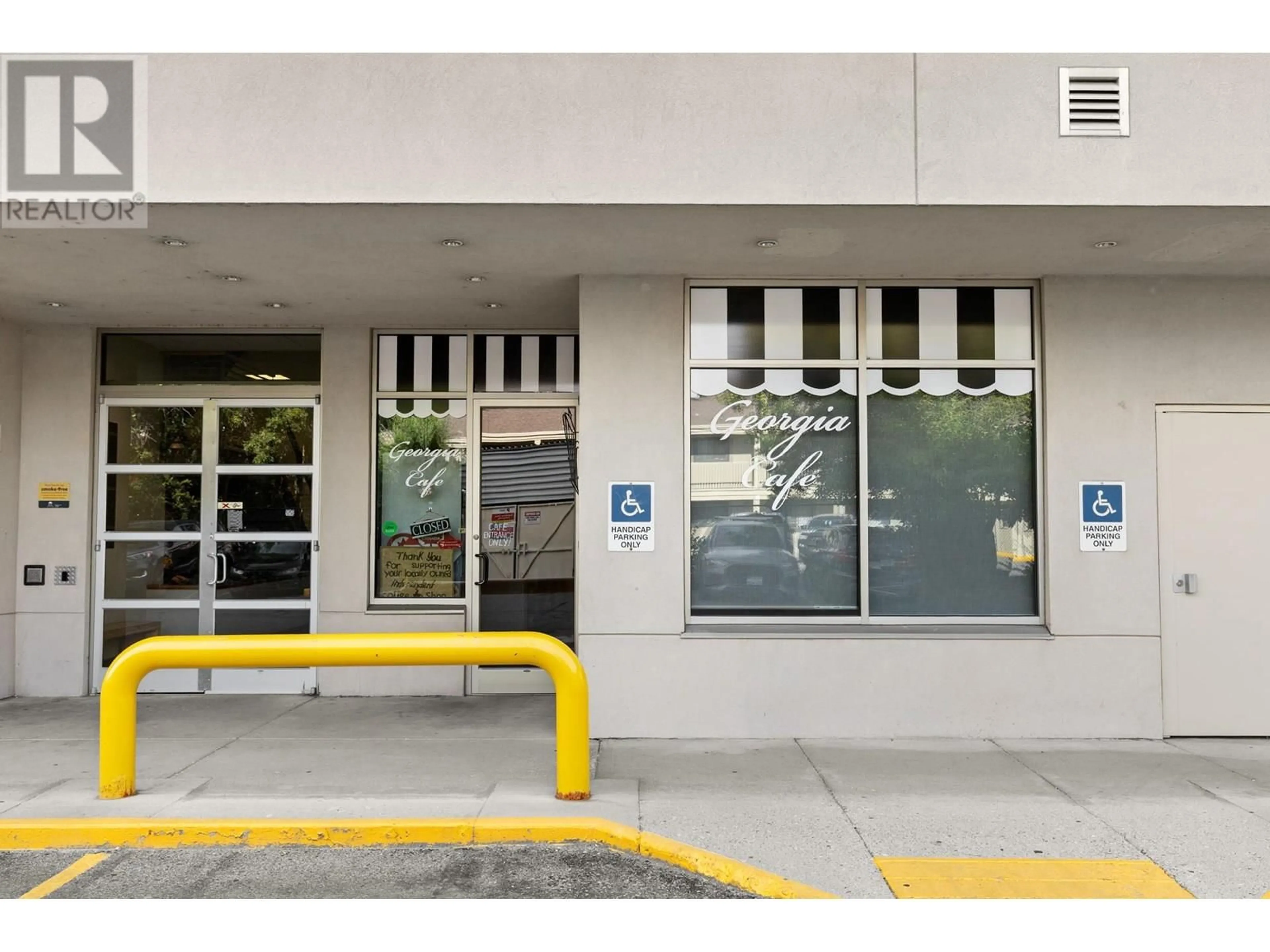 Indoor foyer for 107 - 3330 RICHTER STREET, Kelowna British Columbia V1W4V5