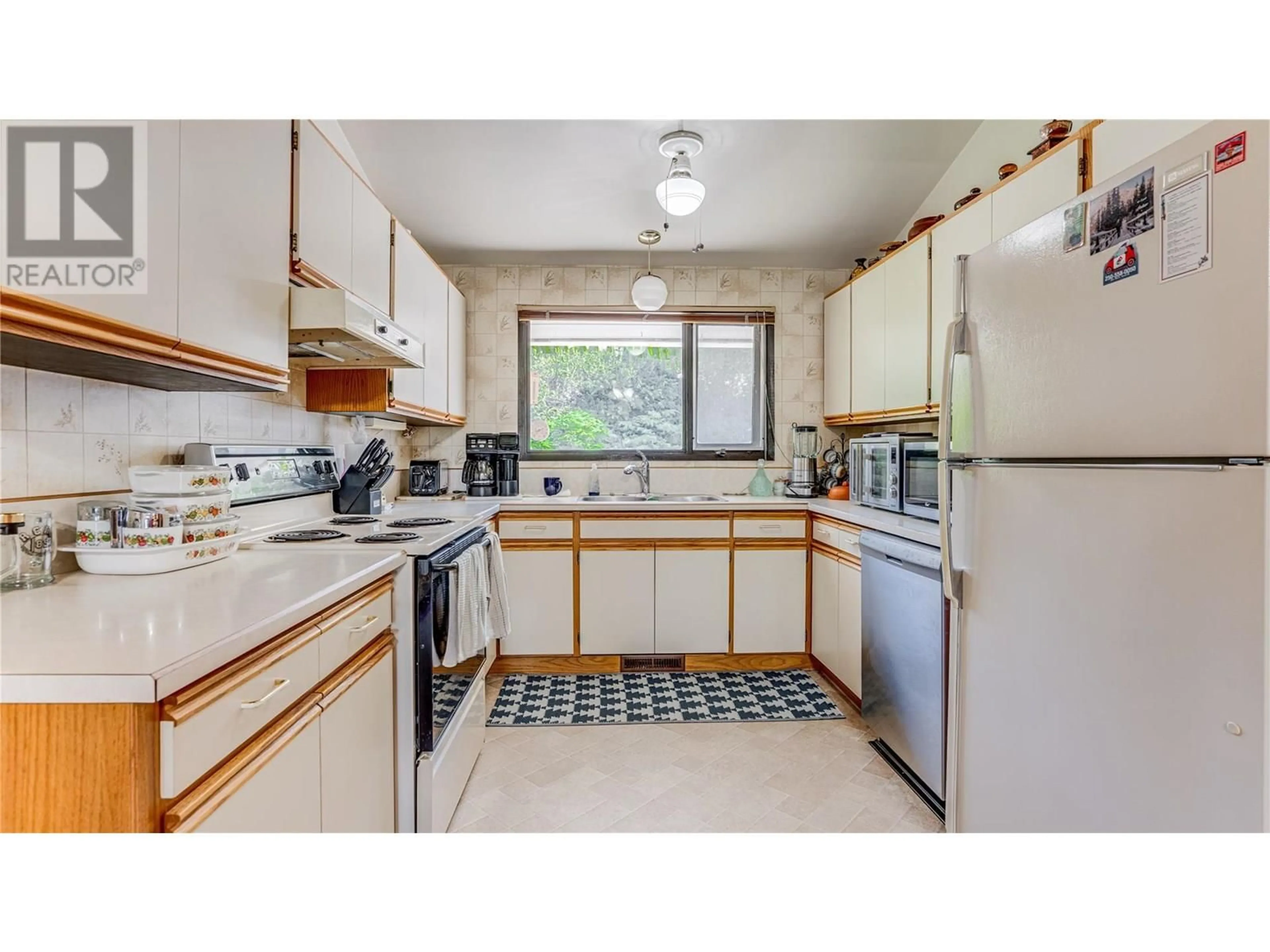 Standard kitchen, unknown for 9536 BUCHANAN ROAD, Coldstream British Columbia V1B2X1