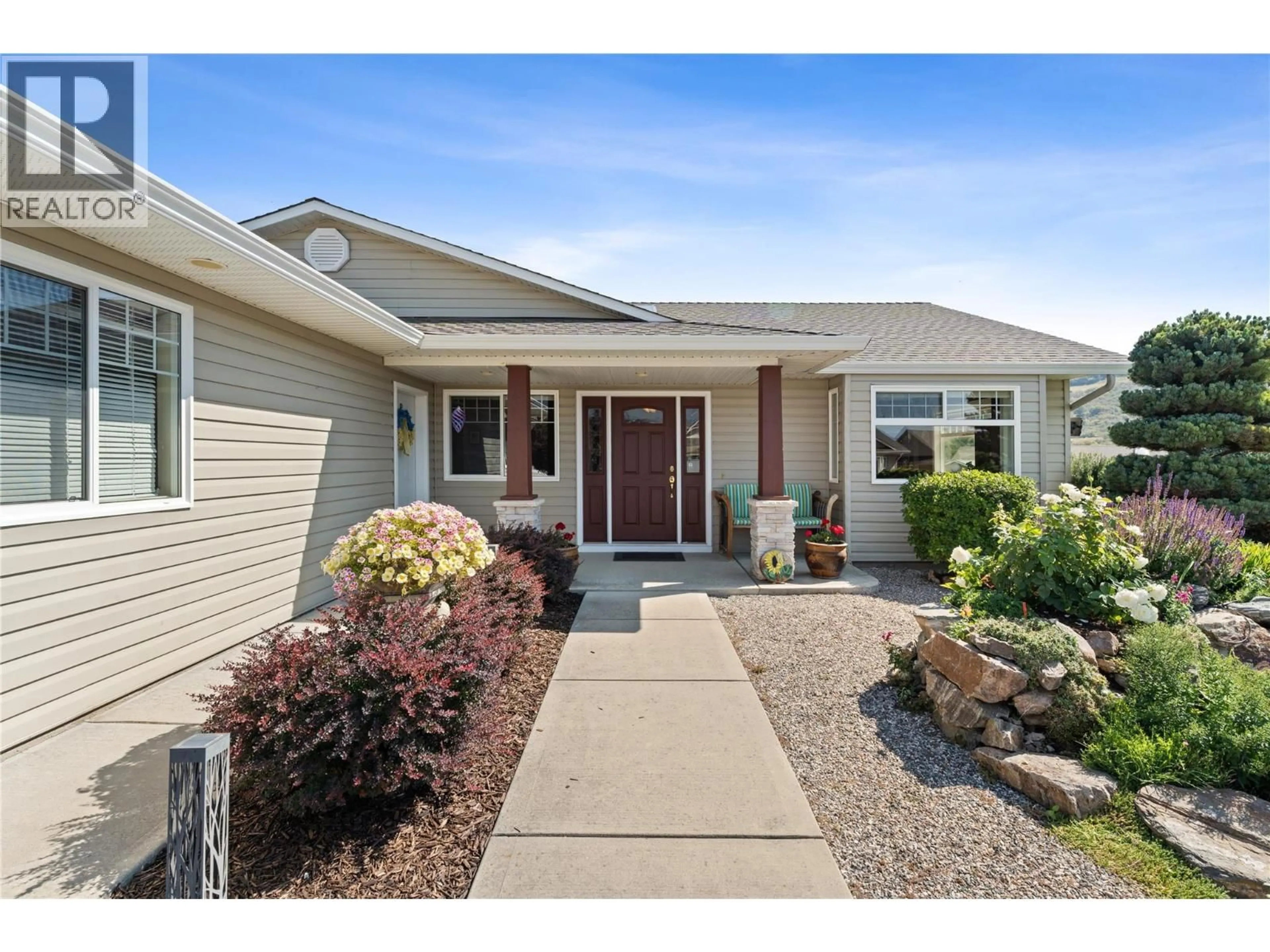 Home with vinyl exterior material, street for 519 5TH STREET, Vernon British Columbia V1H1Z1