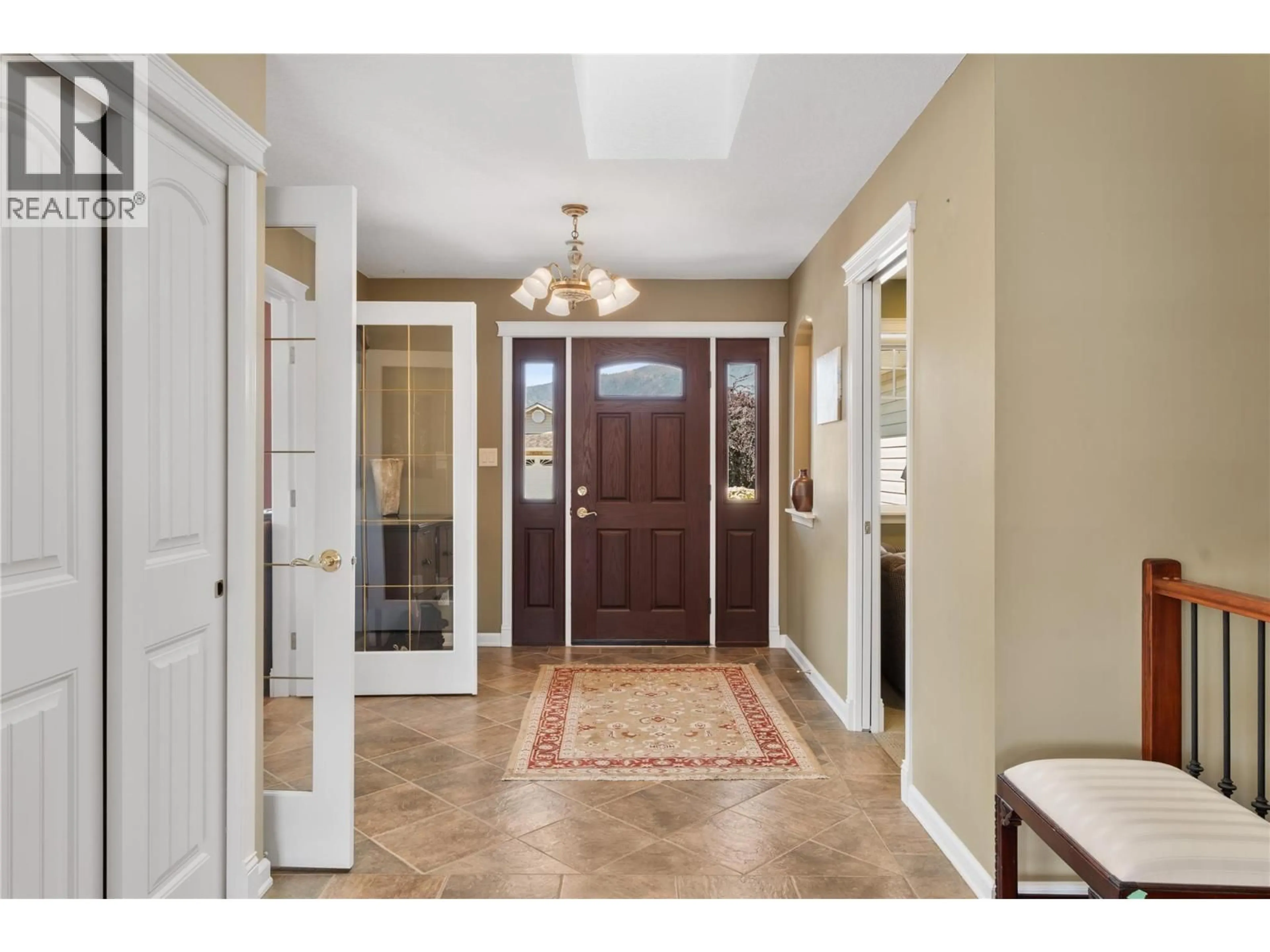 Indoor entryway for 519 5TH STREET, Vernon British Columbia V1H1Z1