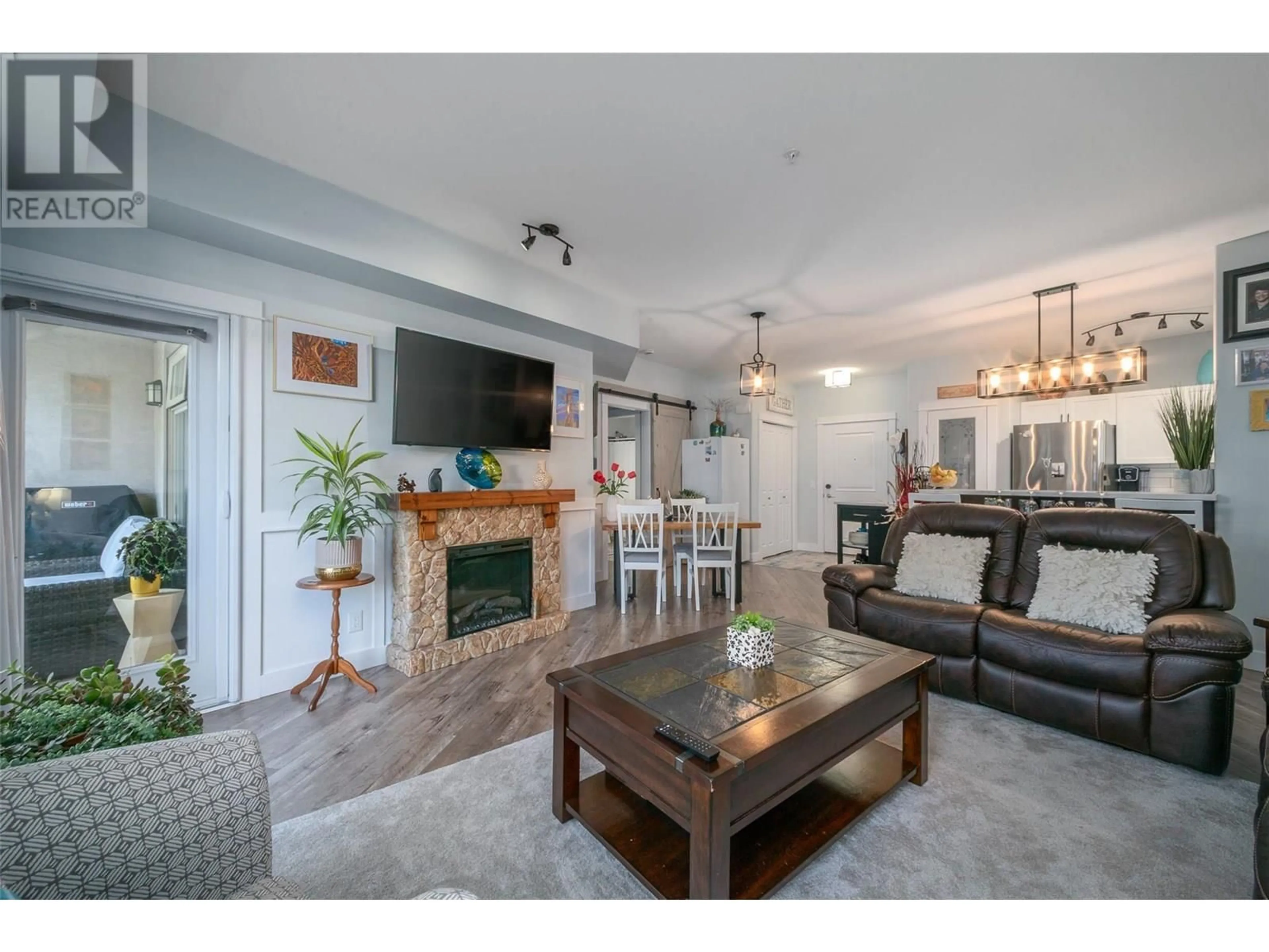 Living room with furniture, wood/laminate floor for 112 - 2551 SHORELINE DRIVE, Lake Country British Columbia V4V2P2