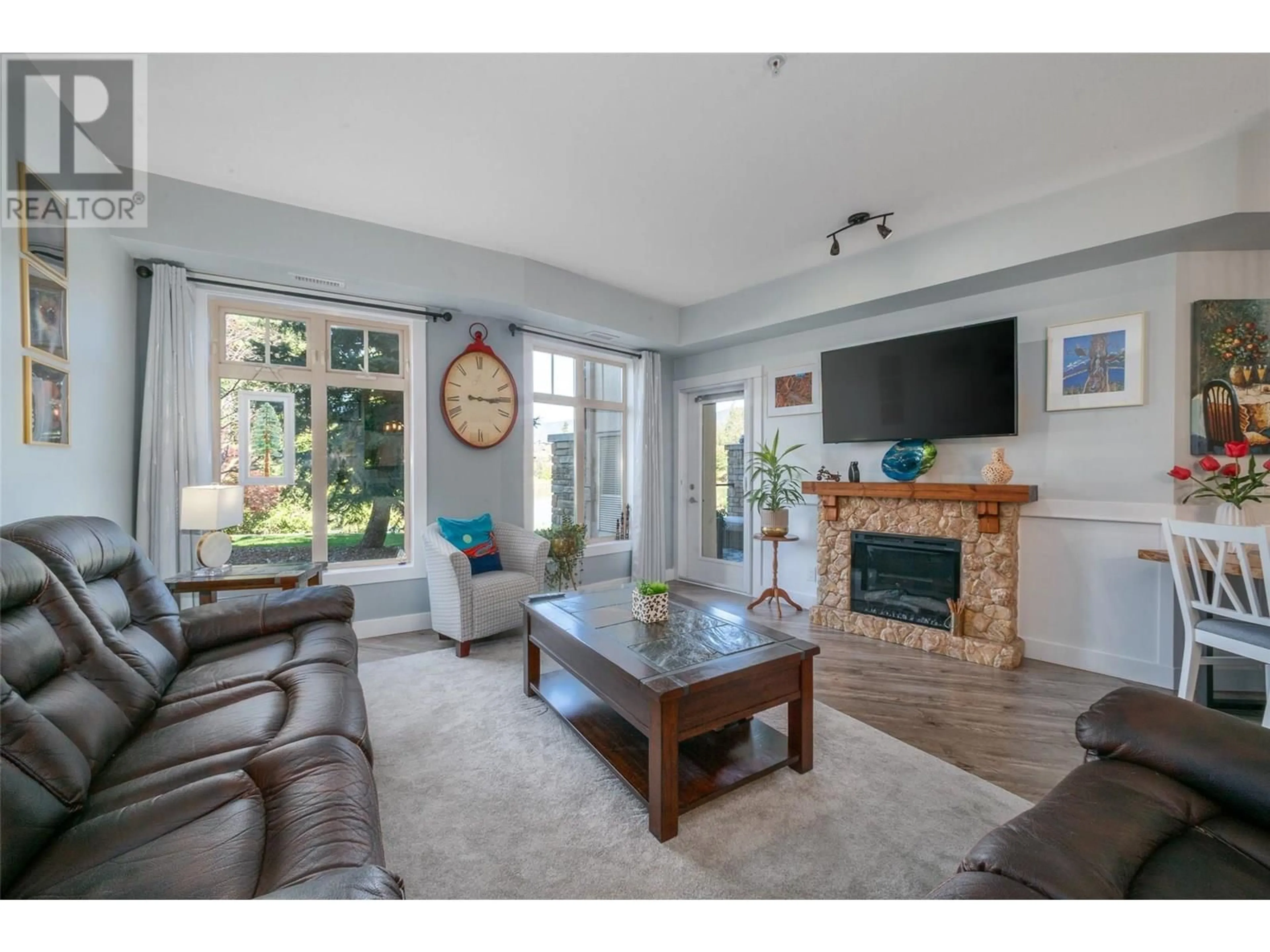 Living room with furniture, unknown for 112 - 2551 SHORELINE DRIVE, Lake Country British Columbia V4V2P2