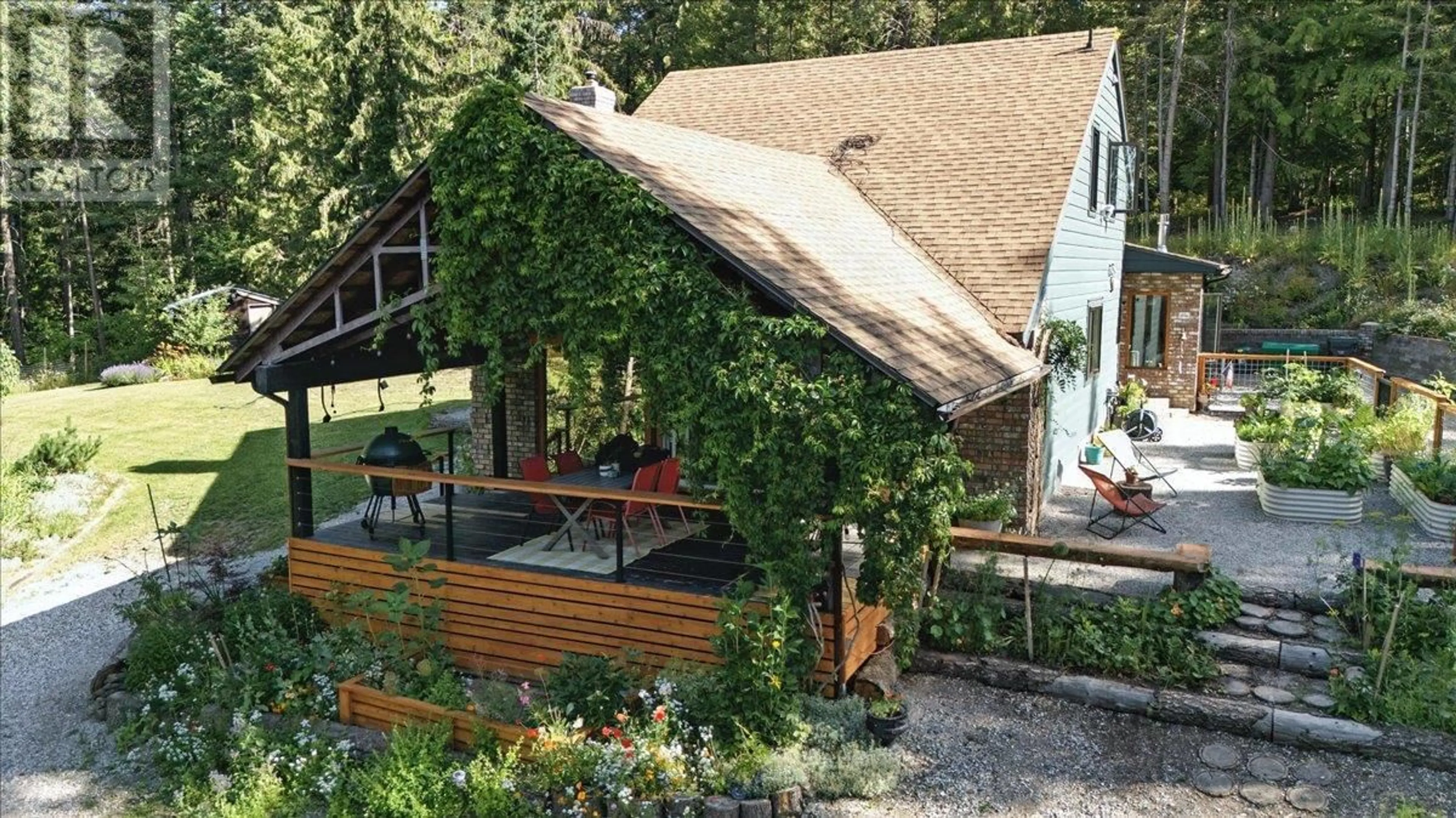 Patio, street for 8280 ROGERS ROAD, Vernon British Columbia V1B3M7