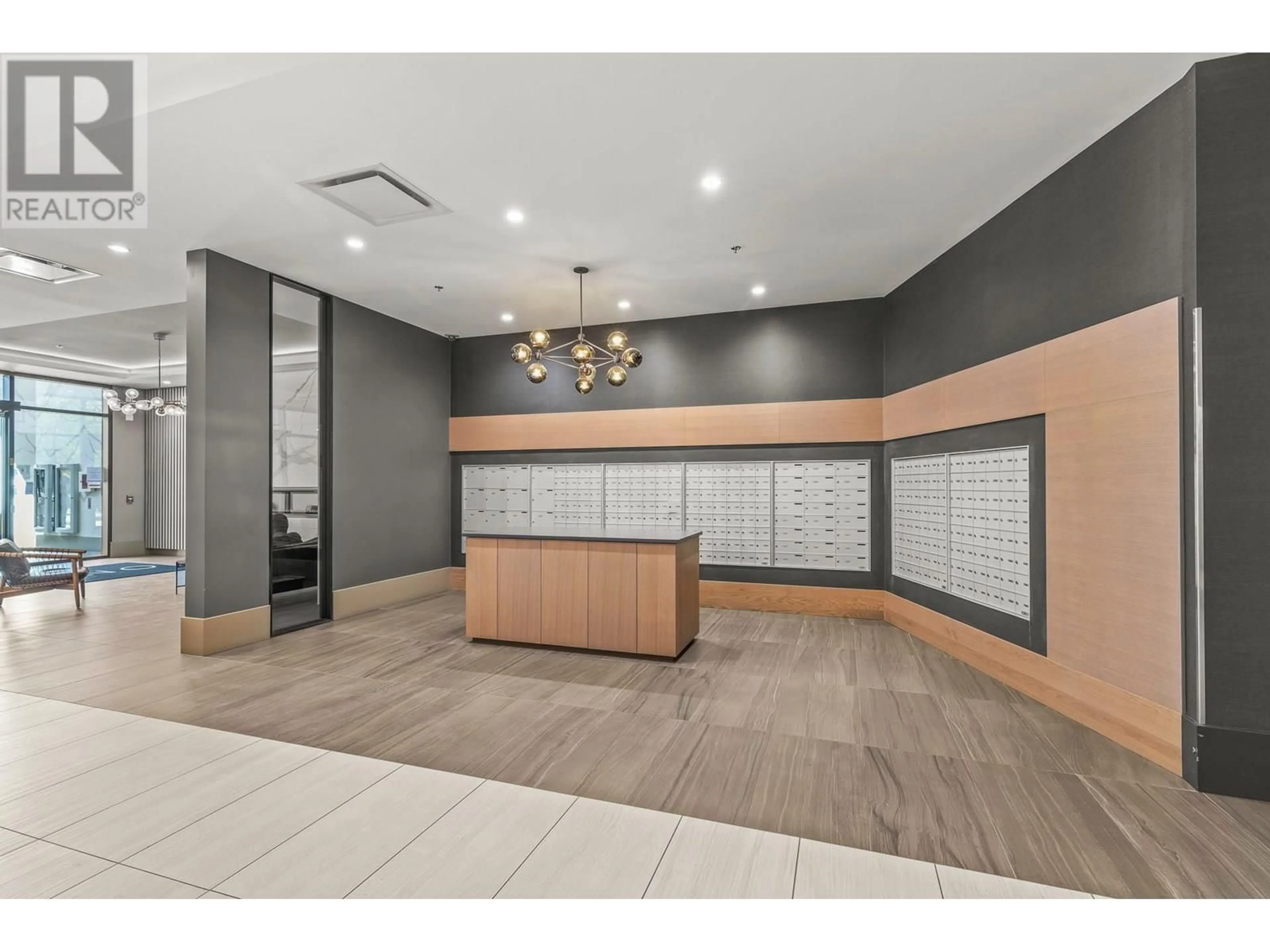 Indoor foyer for 2805 - 1191 SUNSET DRIVE, Kelowna British Columbia V1Y0J4