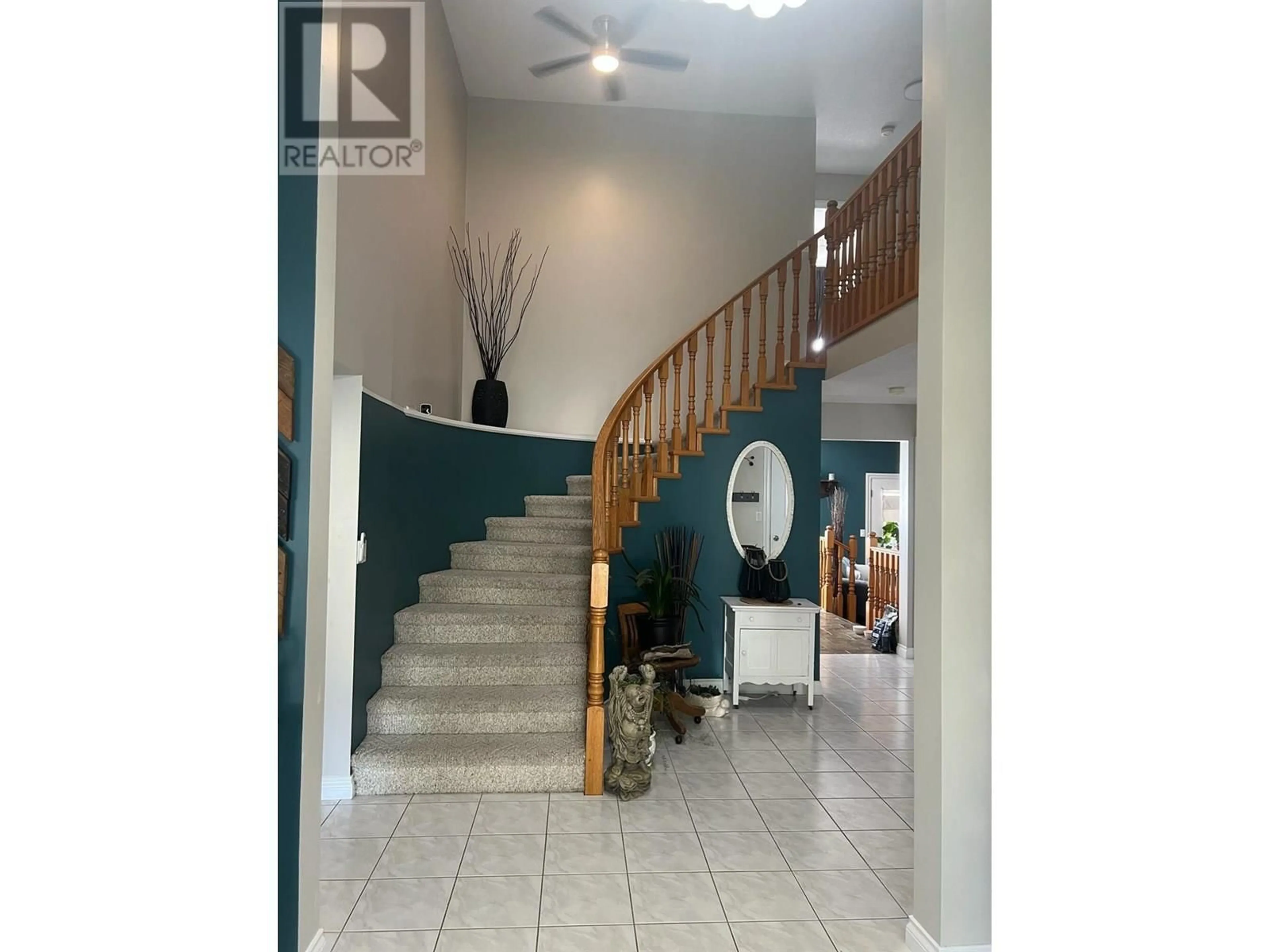 Indoor foyer for 10719 COTTONWOOD CRESCENT, Dawson Creek British Columbia V1G4E4