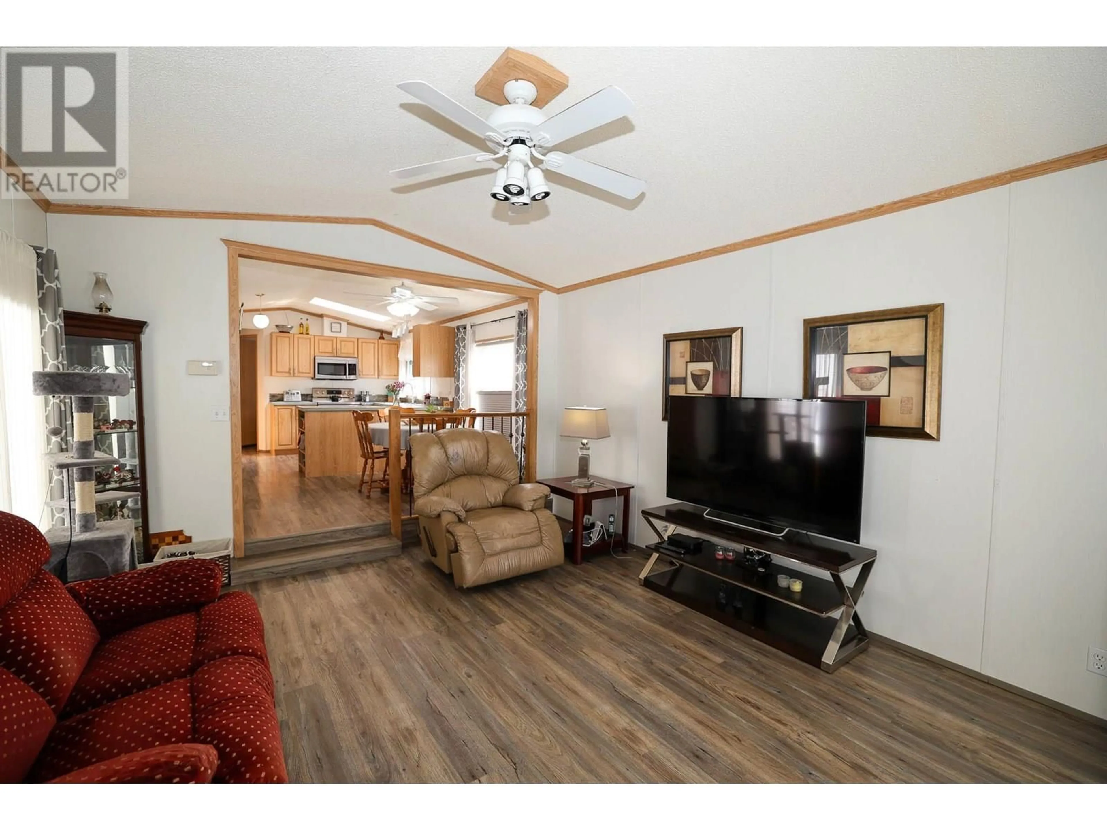 Living room with furniture, unknown for 14 - 724 DEVON STREET, Creston British Columbia V0B1G6