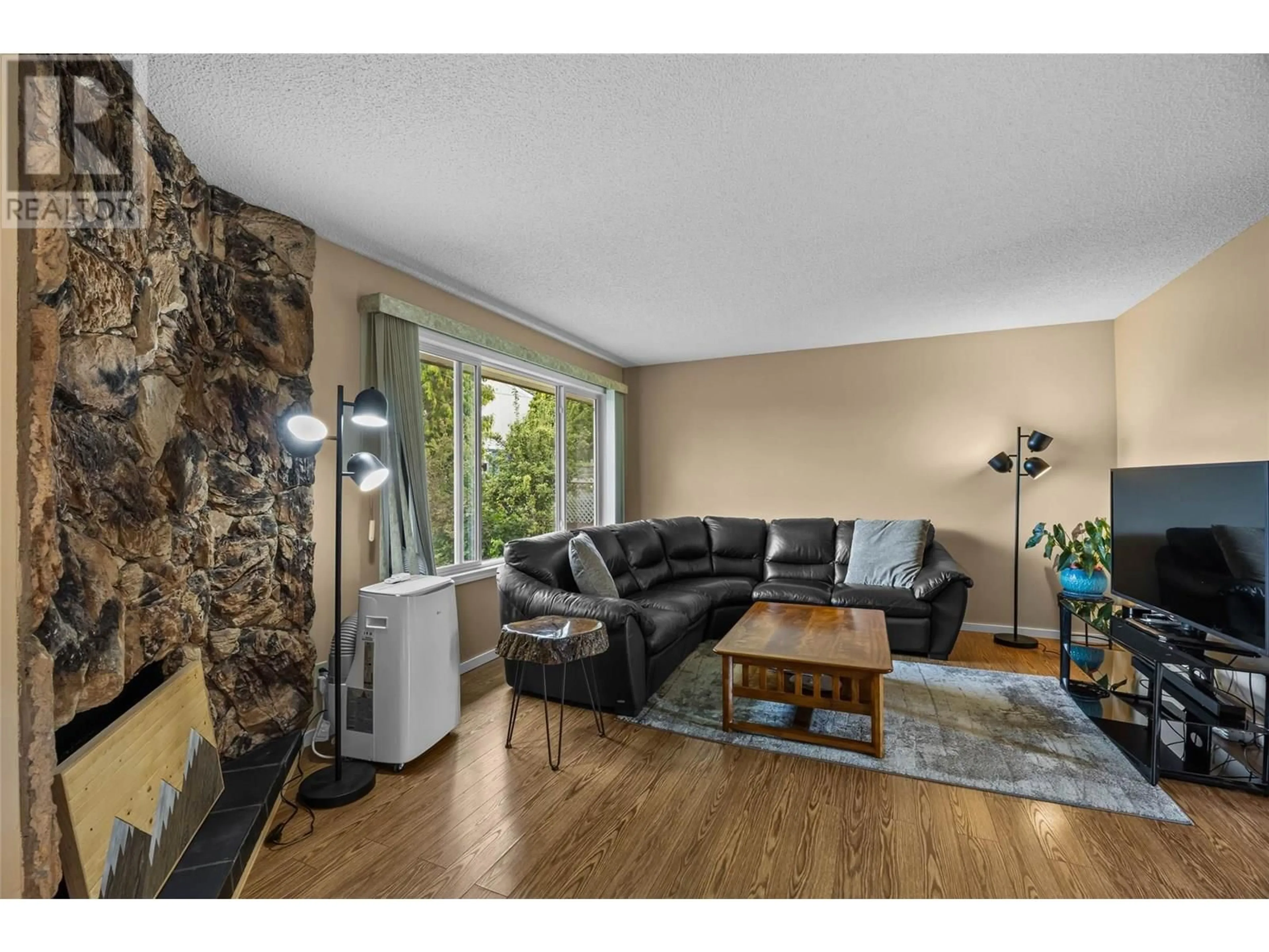 Living room with furniture, wood/laminate floor for 804 GLENESK PLACE, Kamloops British Columbia V2E1P6