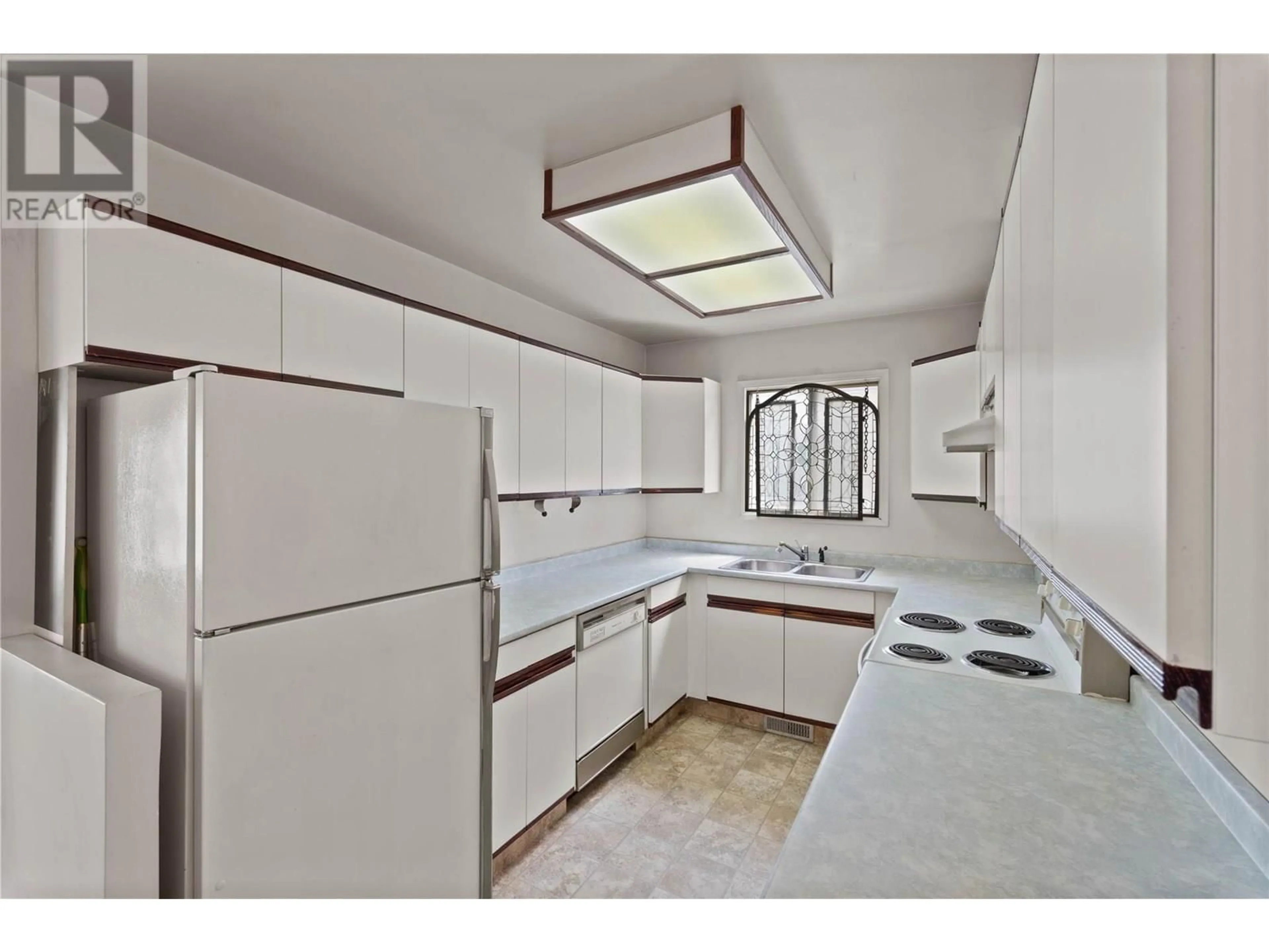 Standard kitchen, unknown for 1629 SPARTAN PLACE, Kamloops British Columbia V2B7Z3