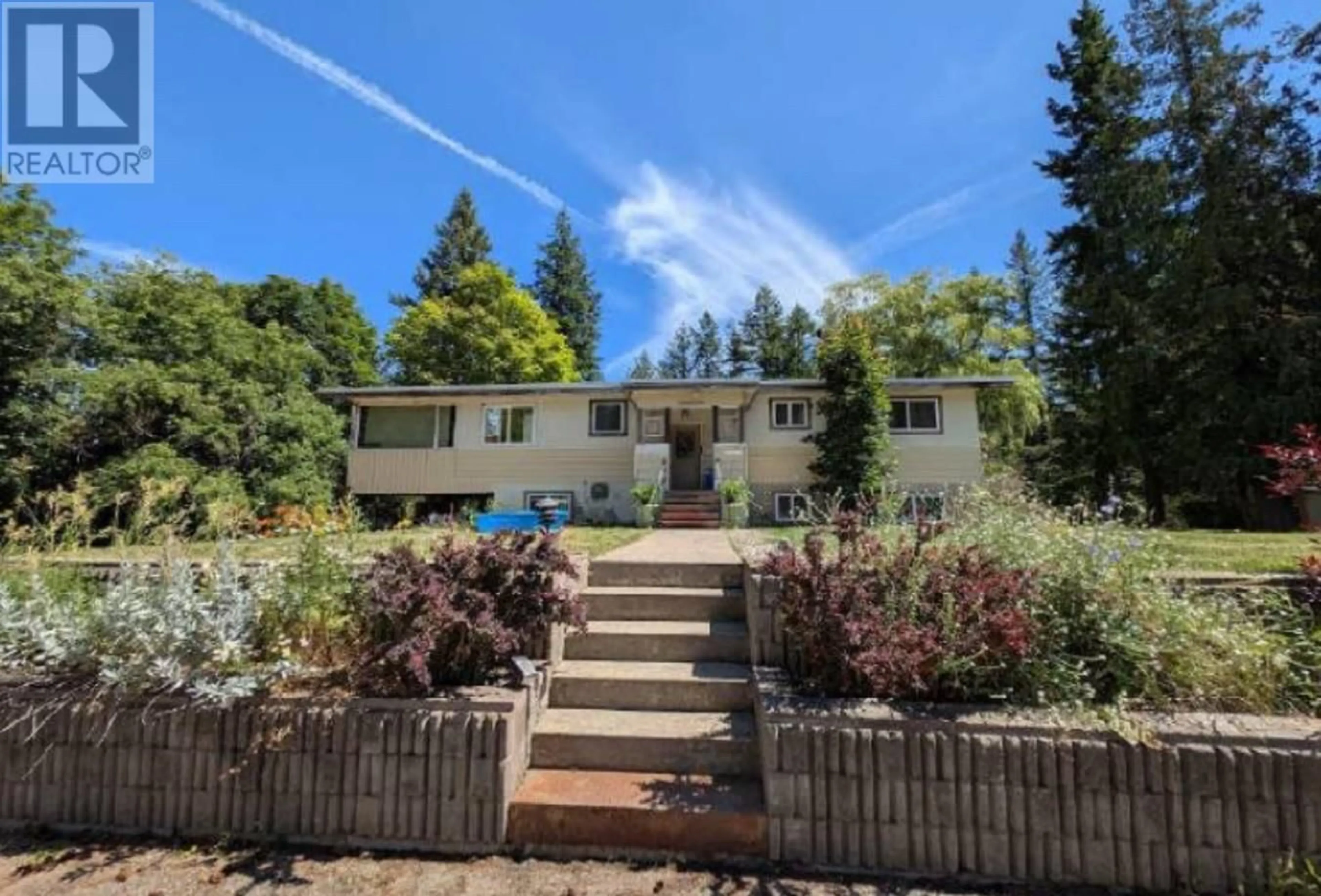 A pic from outside/outdoor area/front of a property/back of a property/a pic from drone, unknown for 431 50 STREET NORTHWEST, Salmon Arm British Columbia V1E3B1