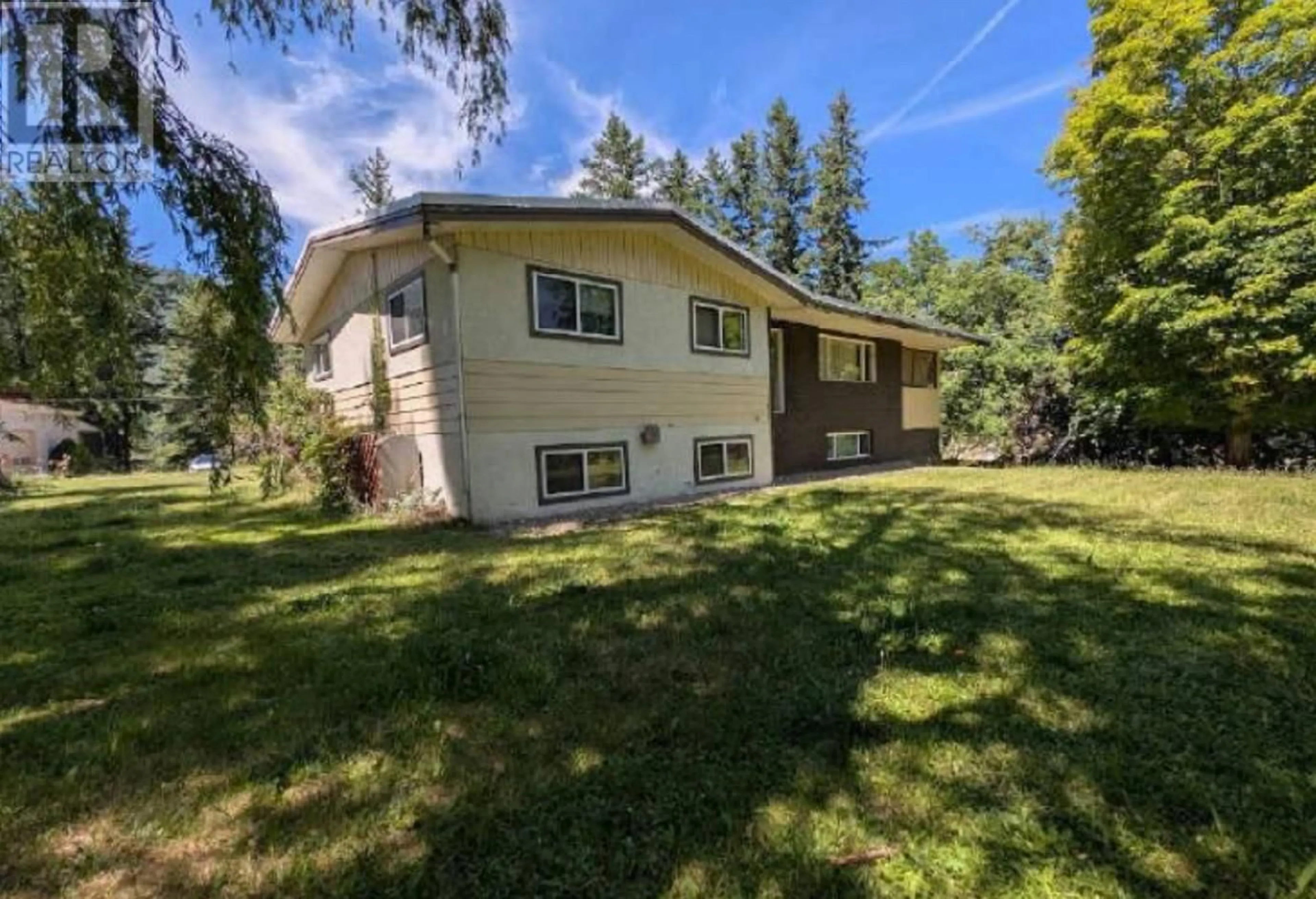 A pic from outside/outdoor area/front of a property/back of a property/a pic from drone, unknown for 431 50 STREET NORTHWEST, Salmon Arm British Columbia V1E3B1